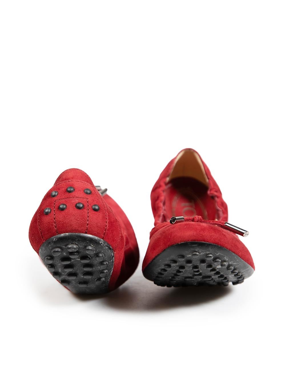 Rouge Tod's Ballet Flats en daim rouge Taille IT 37.5 en vente