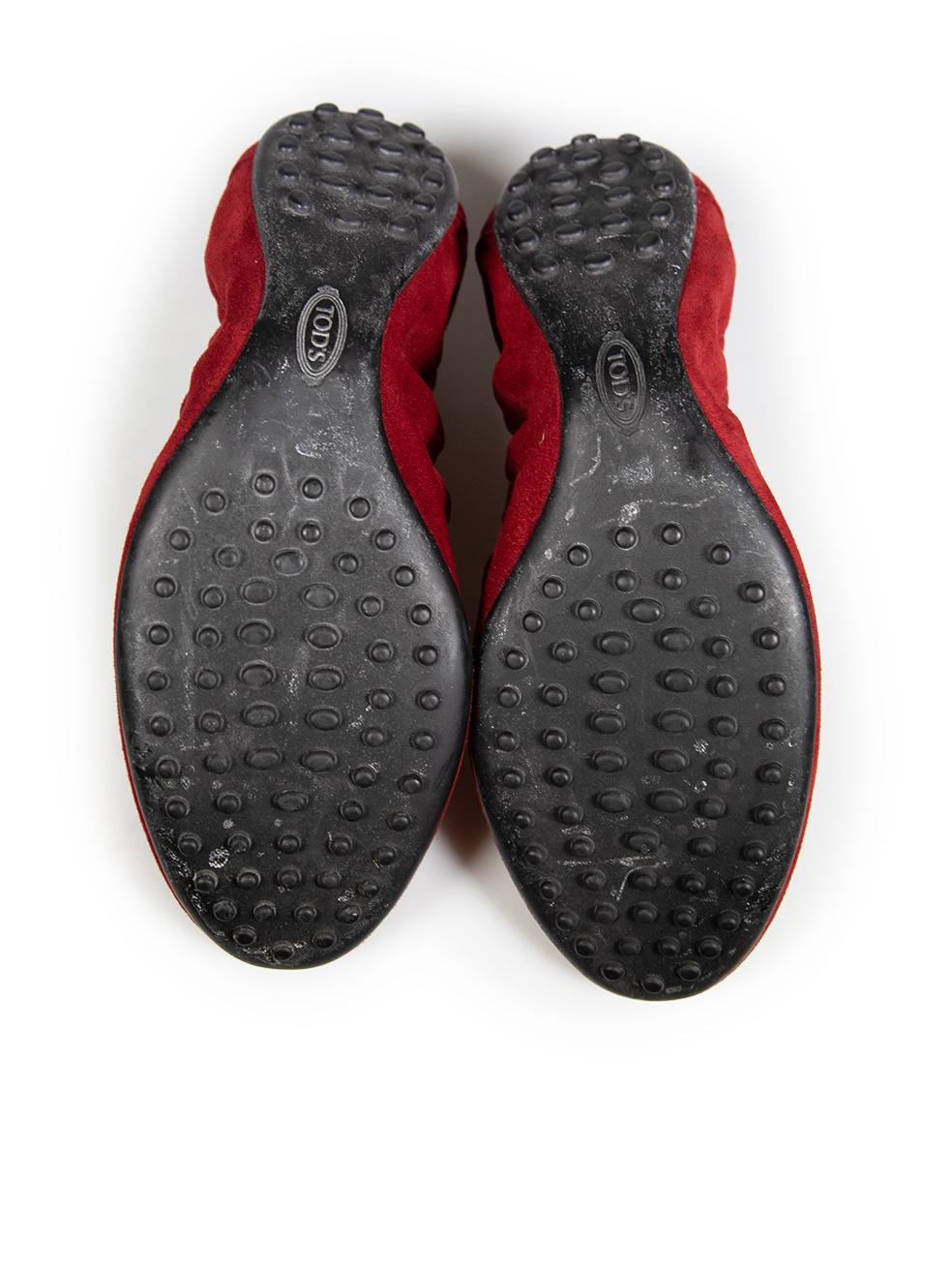 Tod's Ballet Flats en daim rouge Taille IT 37.5 Bon état - En vente à London, GB