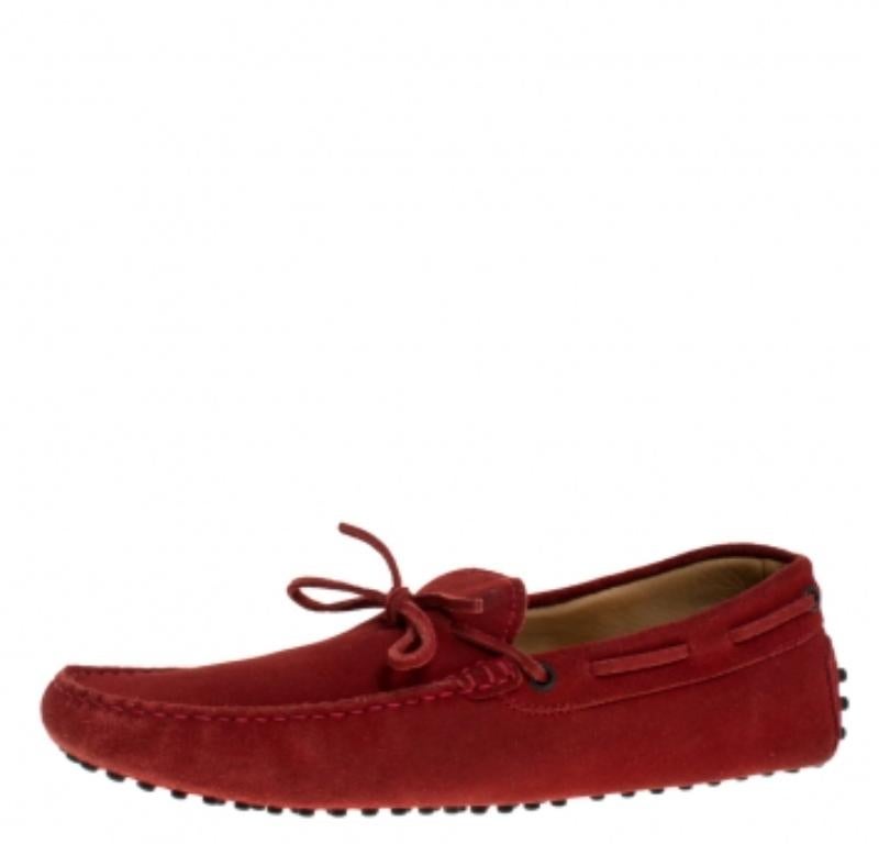 Tod's - Mocassins en daim rouge avec nœud Taille 42 en vente 1