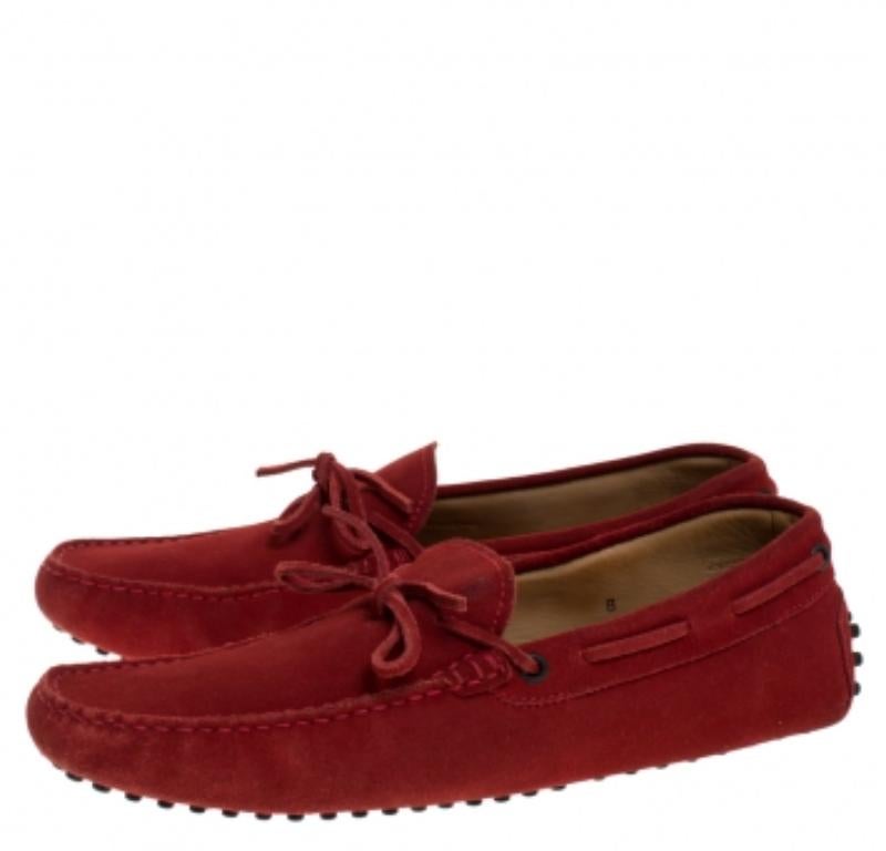 Tod's - Mocassins en daim rouge avec nœud Taille 42 en vente 2