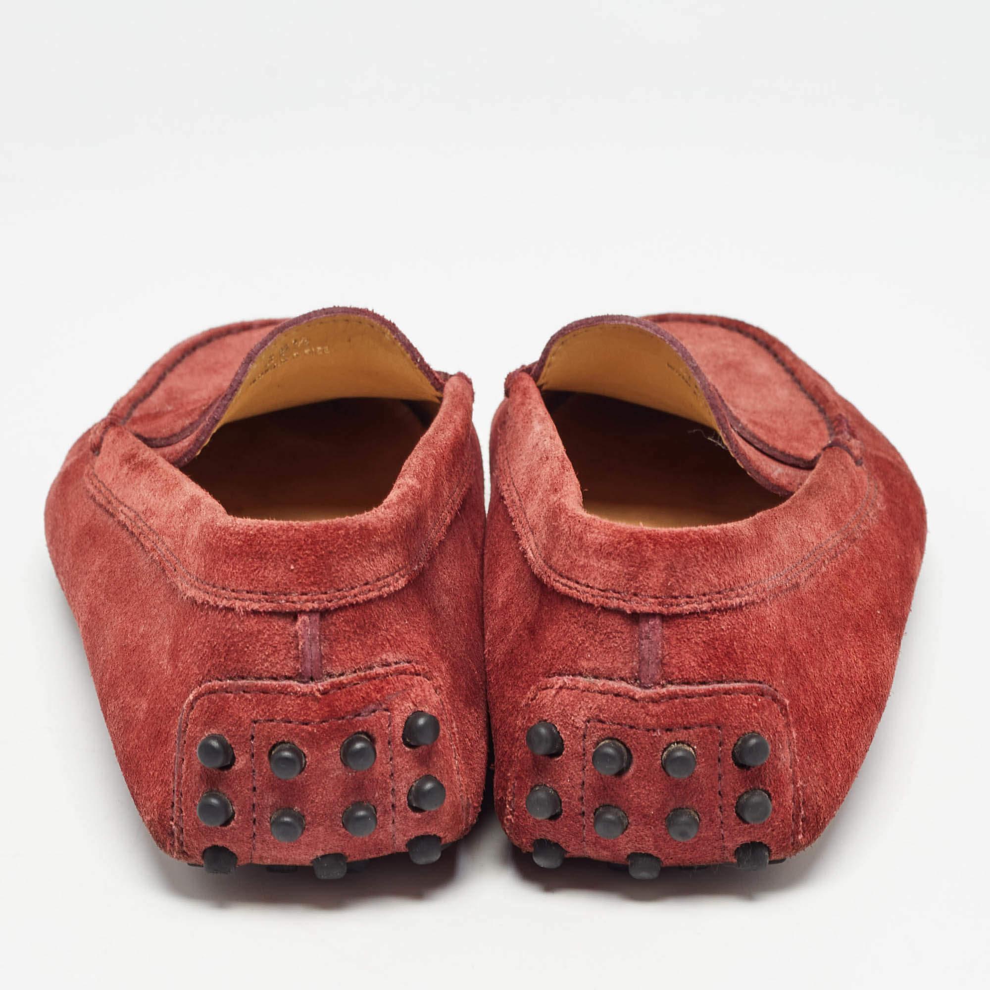Tod's Rot Wildleder Gommino Penny Slip On Loafers Größe 36,5 Damen im Angebot