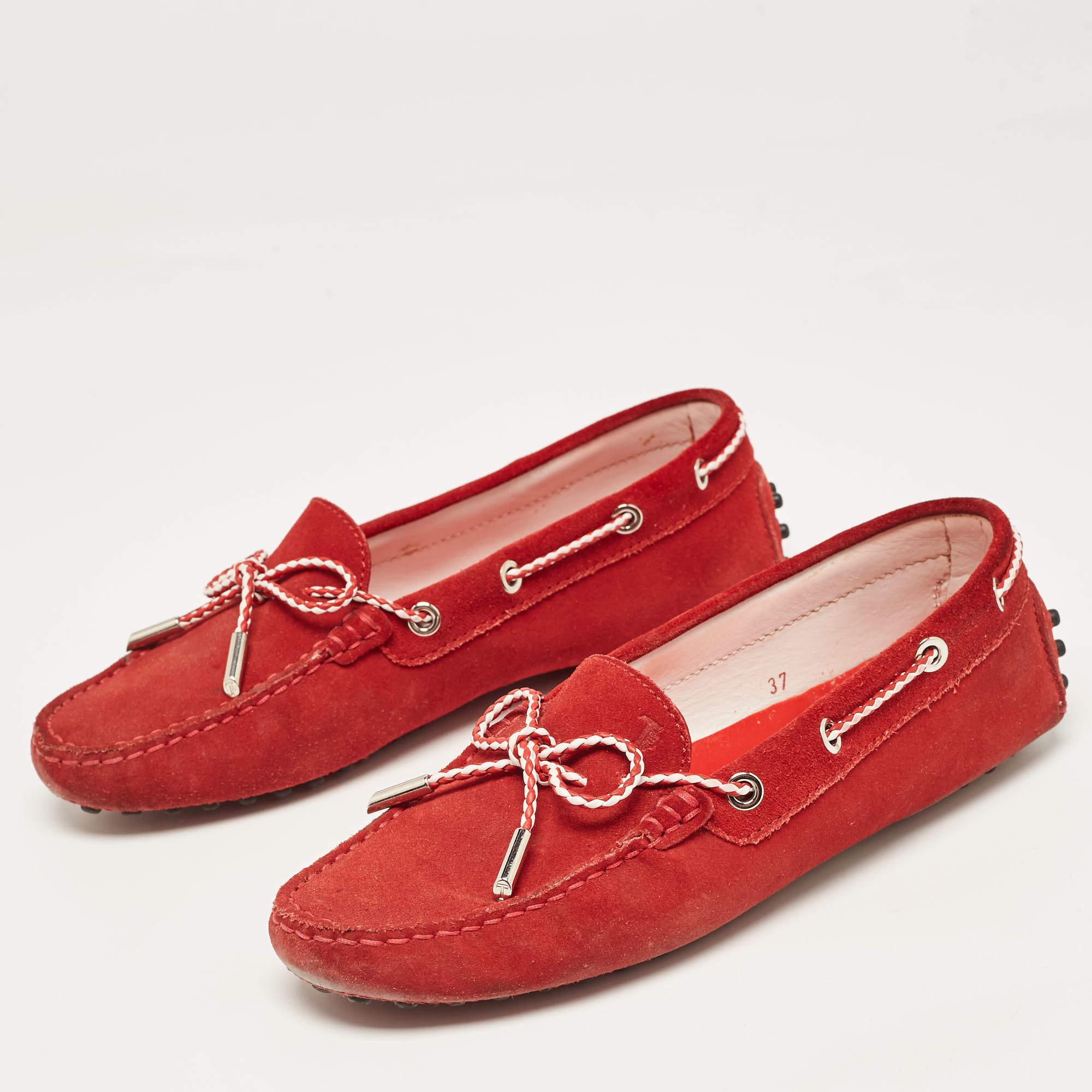 Pratiques, à la mode et durables, ces mocassins rouges Tods sont soigneusement conçus pour accompagner votre style de tous les jours. Ils sont fabriqués à l'aide des meilleurs matériaux pour être un achat de premier ordre.