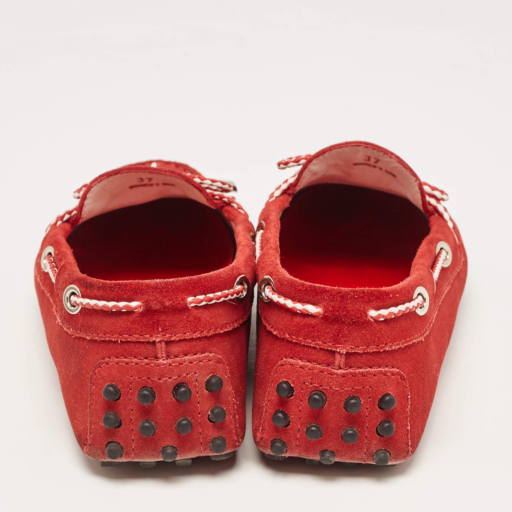 Tod's - Mocassins Gommino en daim rouge, taille 37 Pour femmes en vente