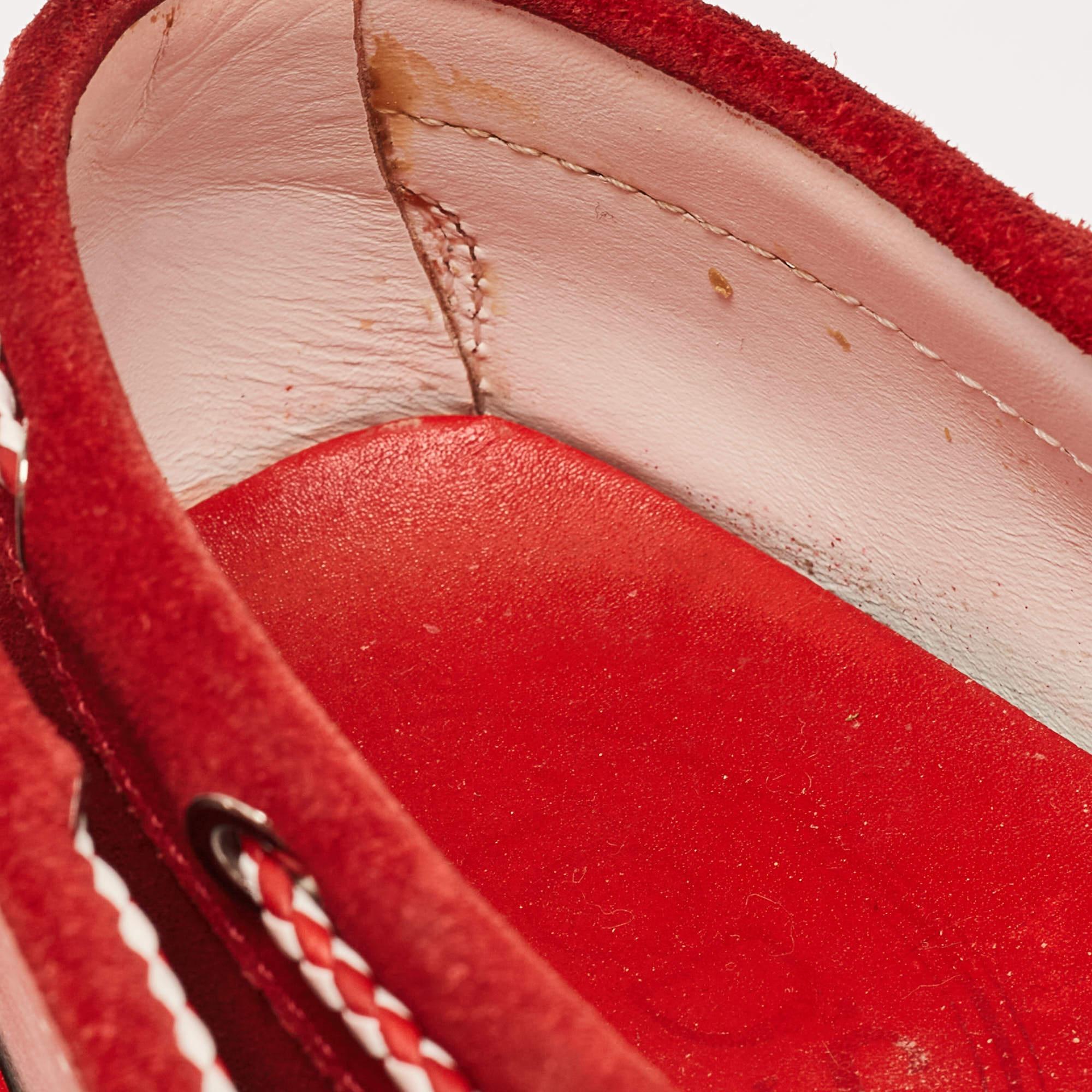 Tod's - Mocassins Gommino en daim rouge, taille 37 en vente 2