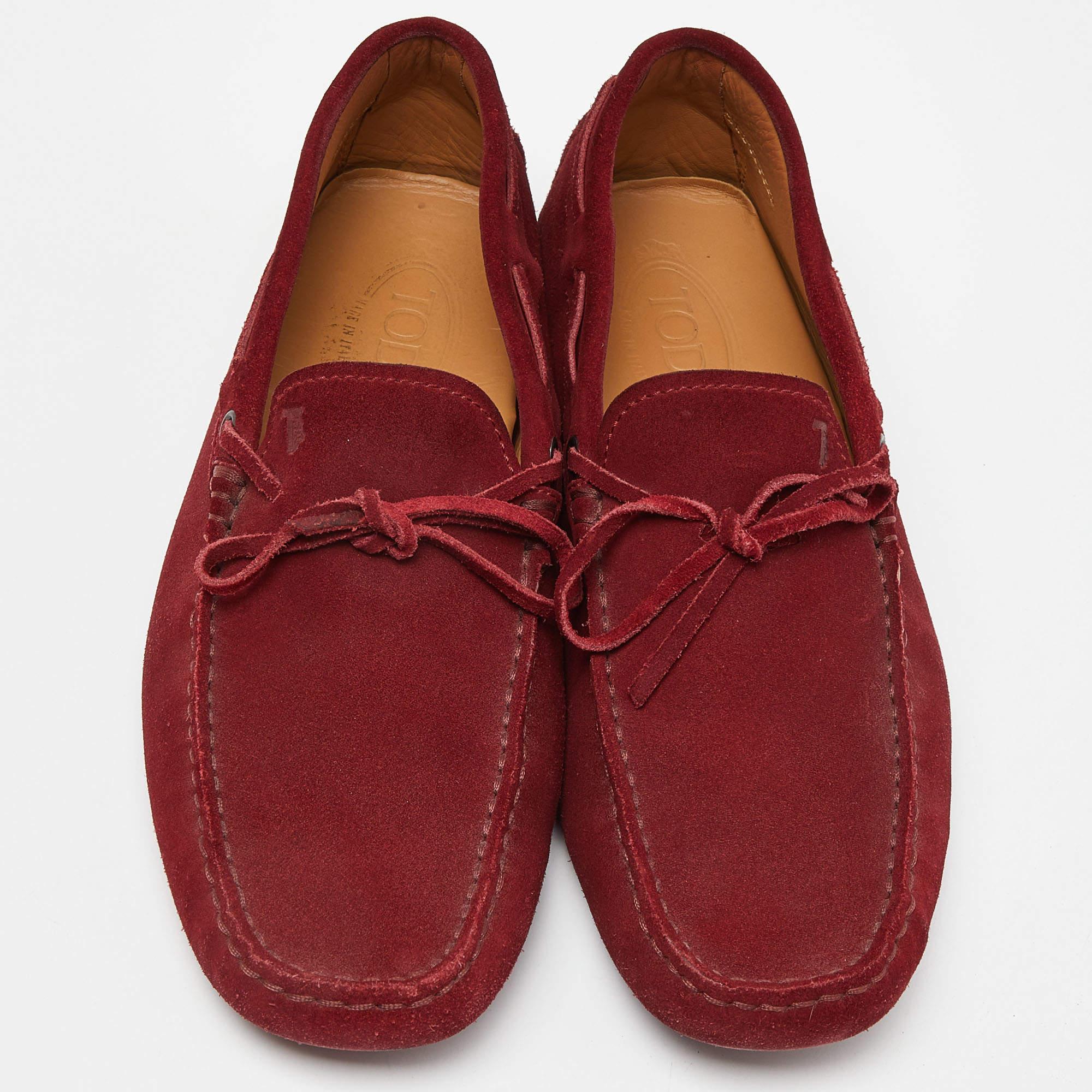 Rosso Mocassini Tod's in pelle scamosciata rossa taglia 41 in vendita