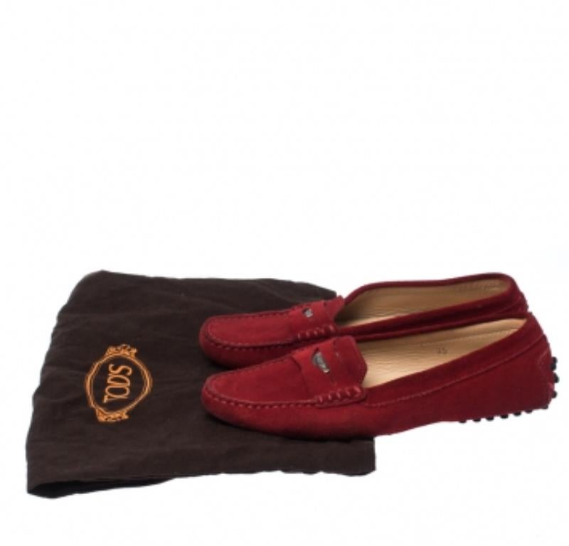 Tod's Slip On Loafers Penny en cuir suédé rouge taille 35 en vente 3
