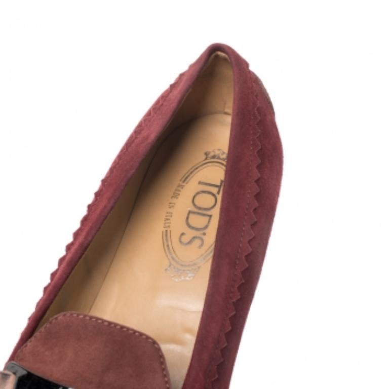 Tod's - Penny Loafers en daim rouge - Taille 40 Bon état - En vente à Dubai, Al Qouz 2