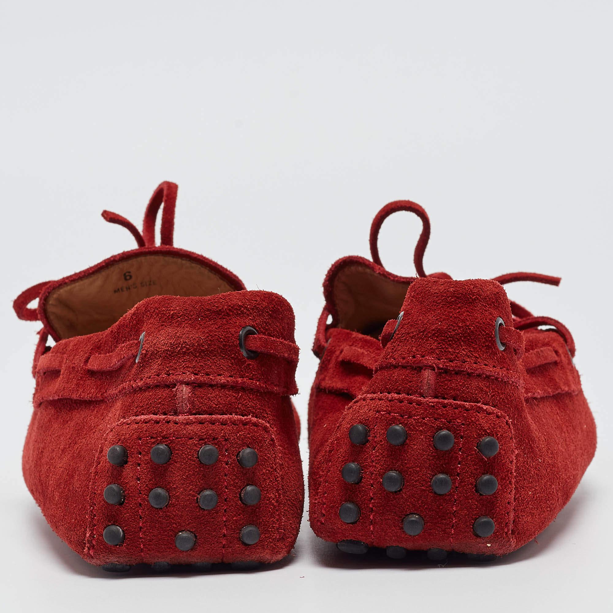 Tod's Mocassins en daim rouge Taille 39.5 Pour hommes en vente