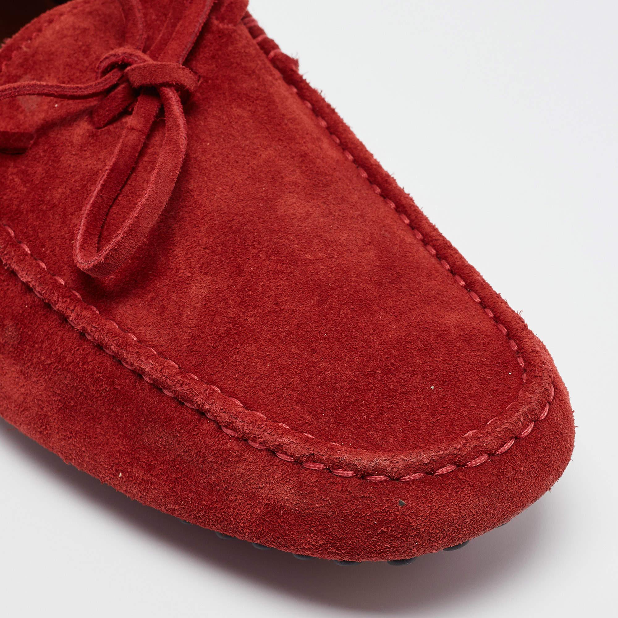 Tod's Mocassins en daim rouge Taille 39.5 en vente 2