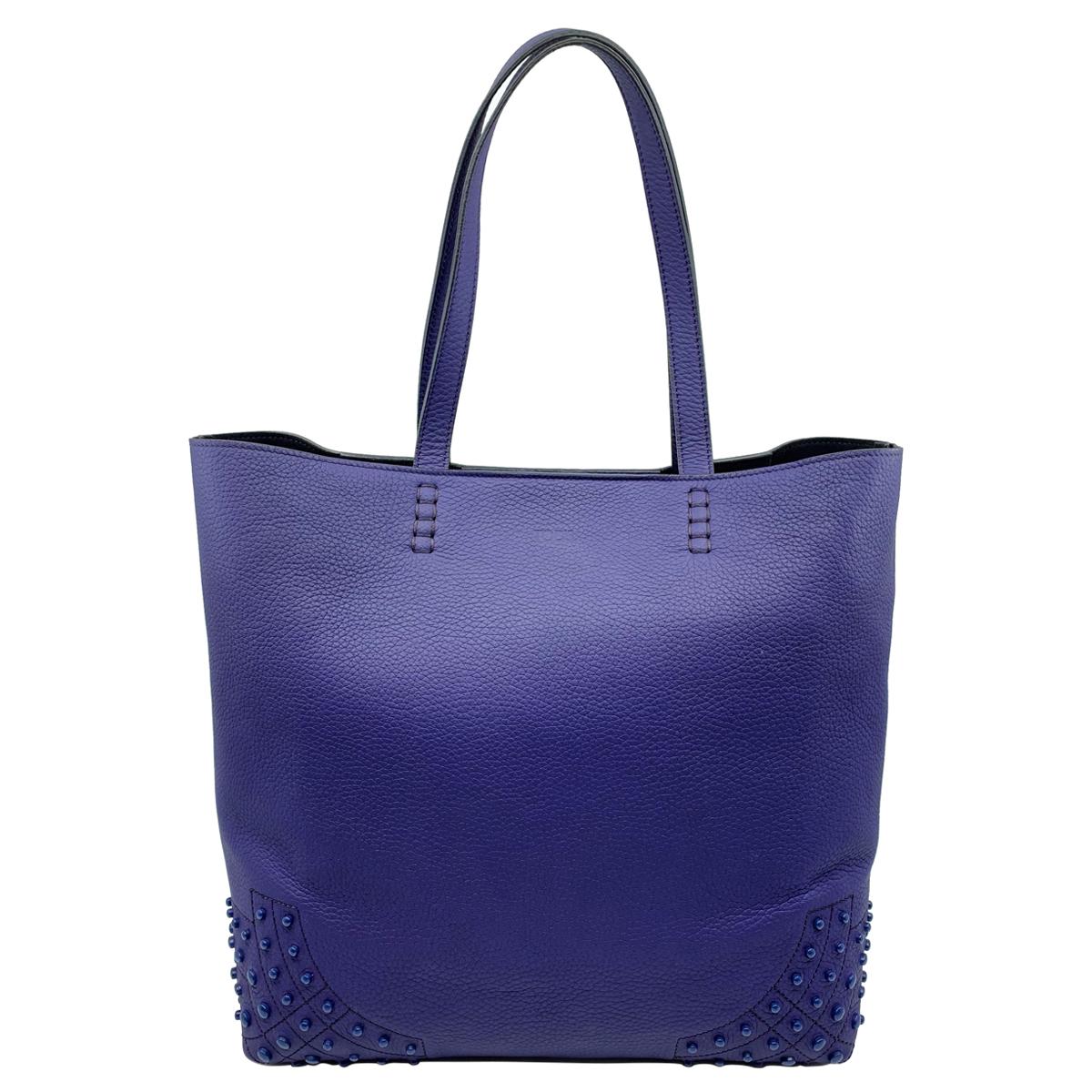 Womens Bags Tote bags Purple Moschino Logo-embossed Mini Leather Tote Bag in Violet 