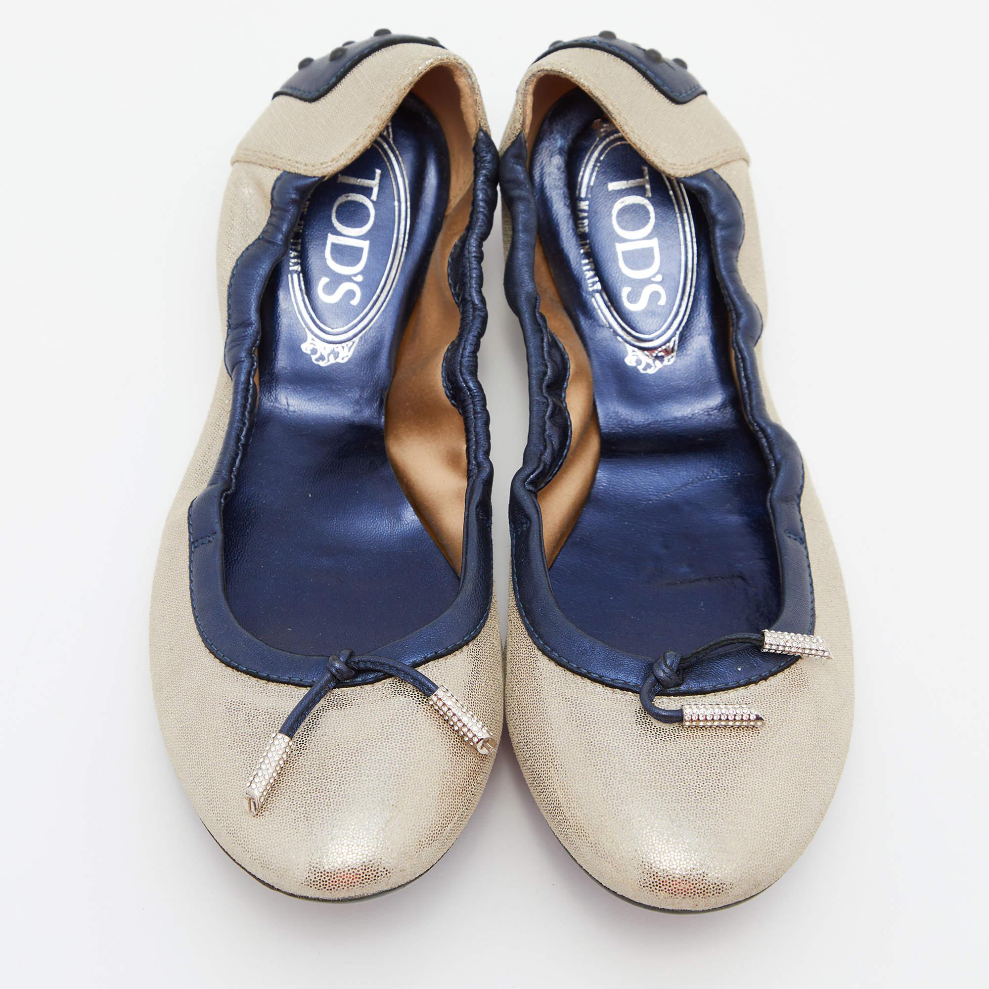 Gray Tod's Silver/Blue Textured Nubuck Leather Scrunch Ballet Flats Size 38 For Sale