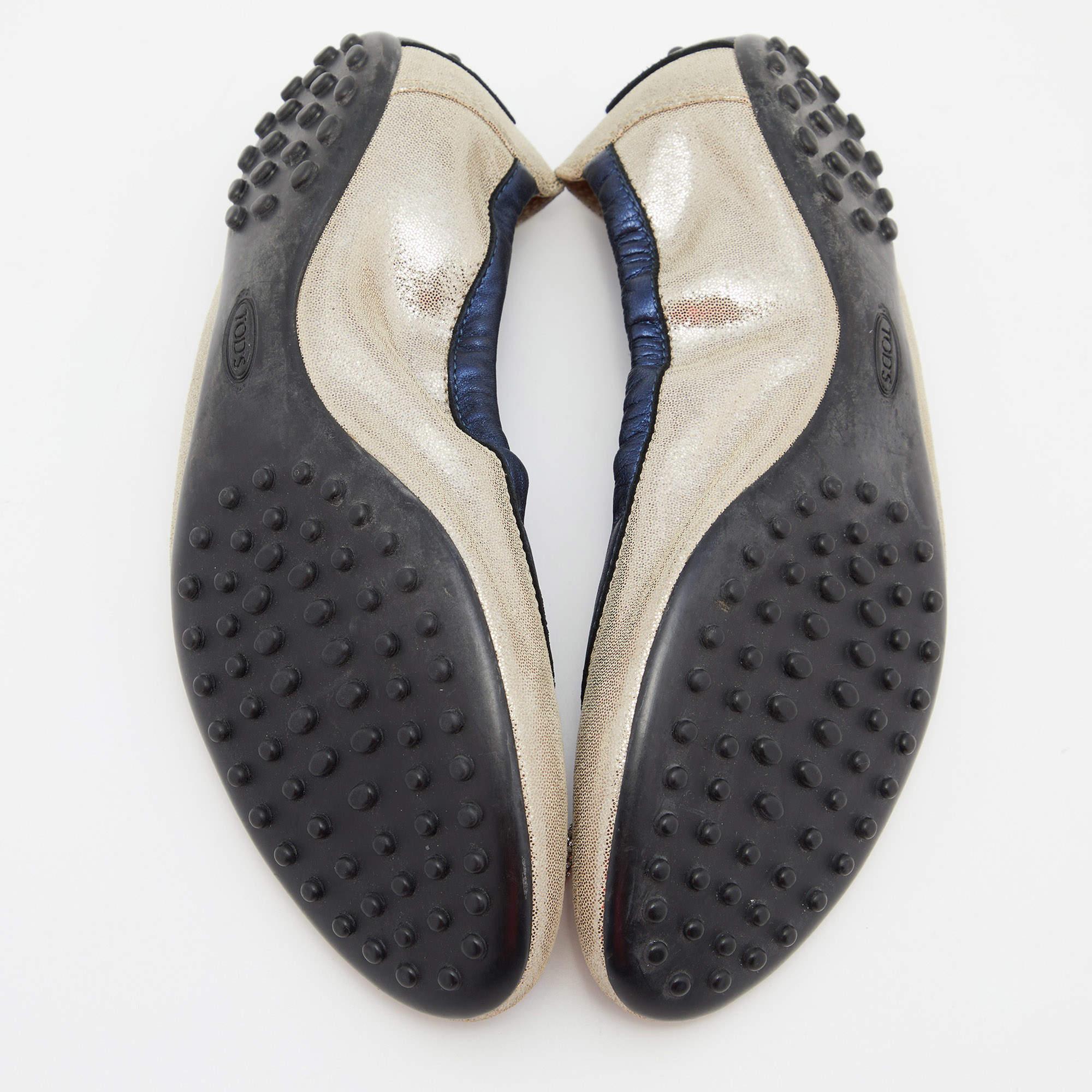 Tod's Silver/Blue Textured Nubuck Leather Scrunch Ballet Flats Size 38 For Sale 1