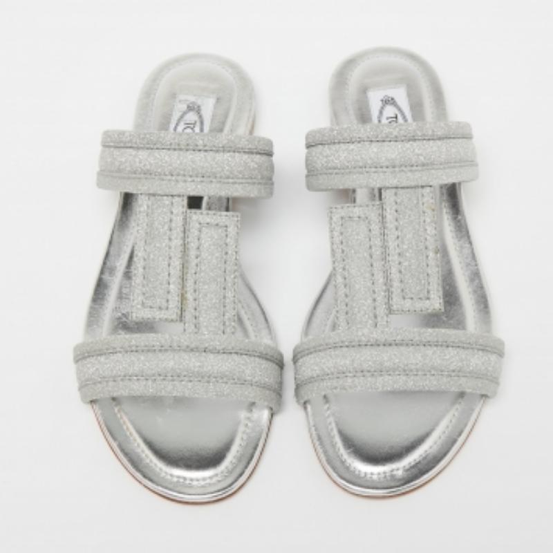 Tod's Silver Glitter Double T Strap Flat Slides Size 36 In Good Condition For Sale In Dubai, Al Qouz 2