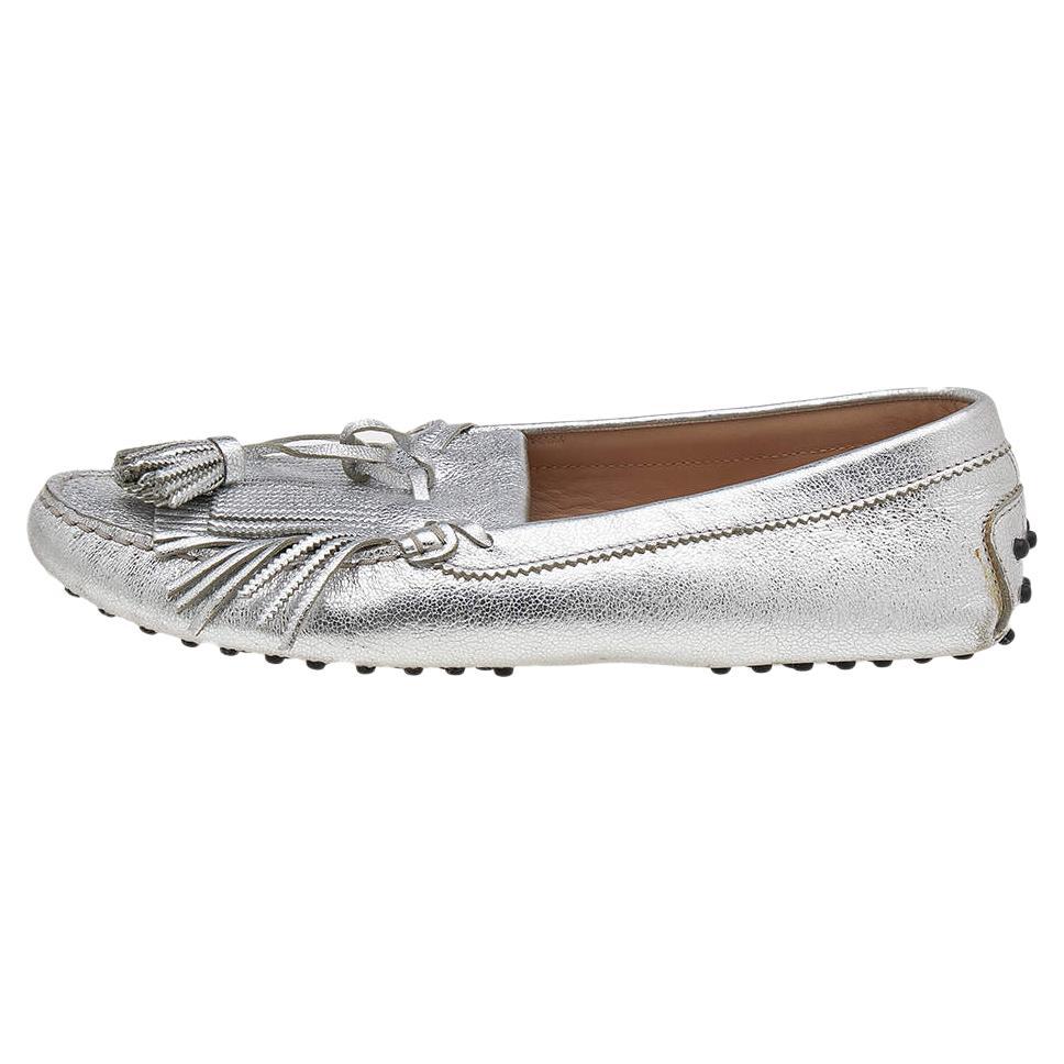 Tod's Silver Leather Tassel Bow And Fringe Slip On Loafers Size 39 For Sale