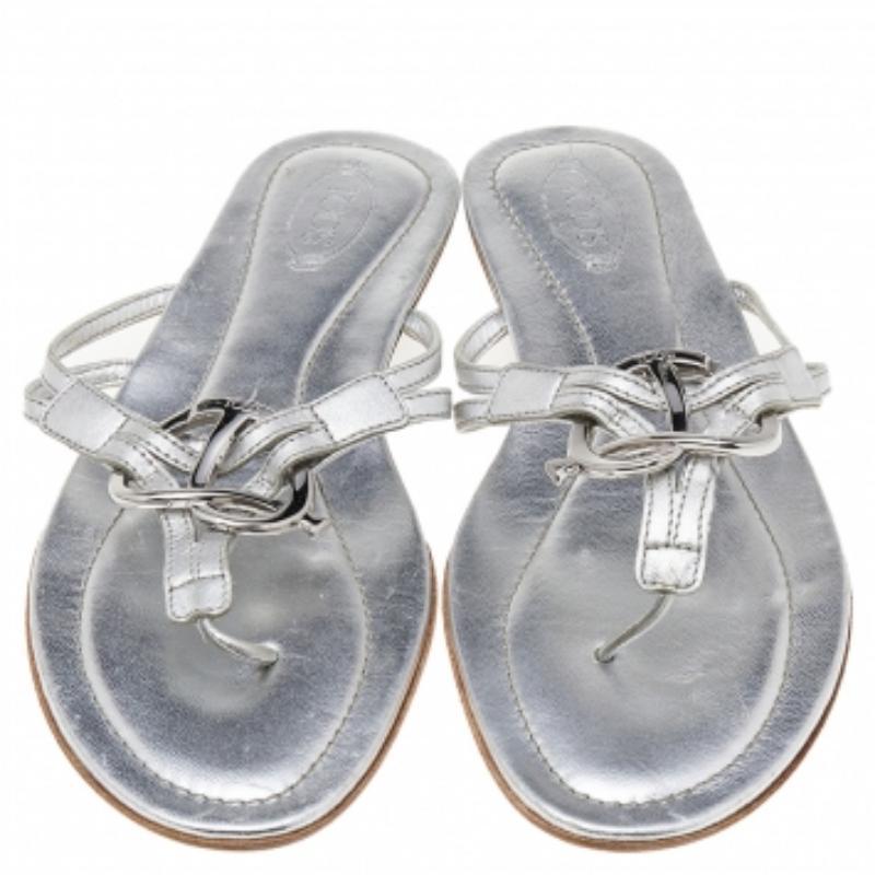  Tod's Sandales Thong plates en cuir argenté taille 38,5 Pour femmes 