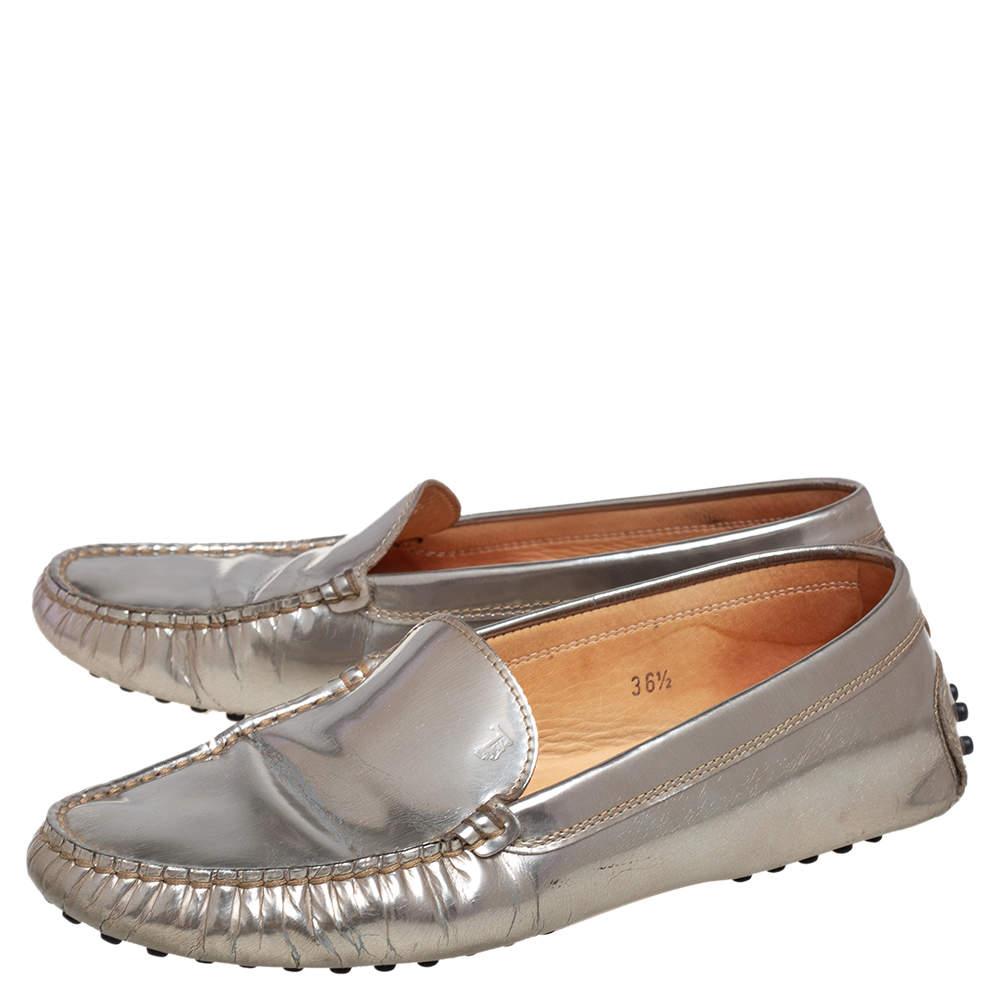 Tod's Silver Patent Leather Slip On Loafers Size 36.5 In Good Condition In Dubai, Al Qouz 2