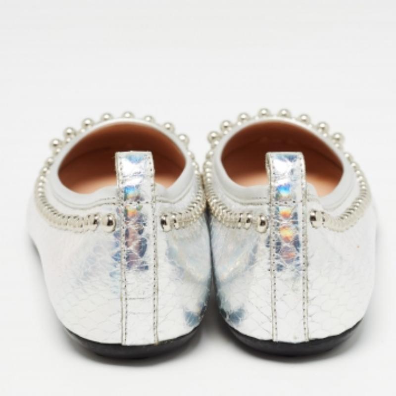 Tod's Silver Snakeskin Embossed Leather Studded Ballet Flats Size 35.5 Bon état - En vente à Dubai, Al Qouz 2