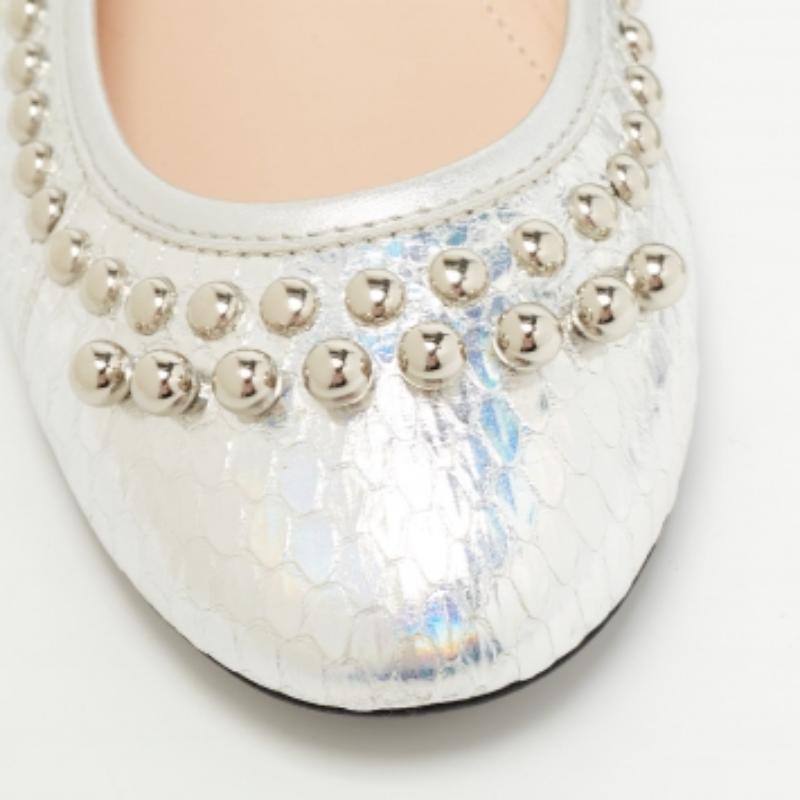 Tod's Silver Snakeskin Embossed Leather Studded Ballet Flats Size 35.5 Pour femmes en vente