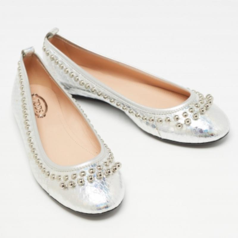 Tod's Silver Snakeskin Embossed Leather Studded Ballet Flats Size 35.5 en vente 1