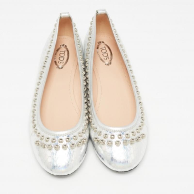 Tod's Silver Snakeskin Embossed Leather Studded Ballet Flats Size 35.5 en vente 2