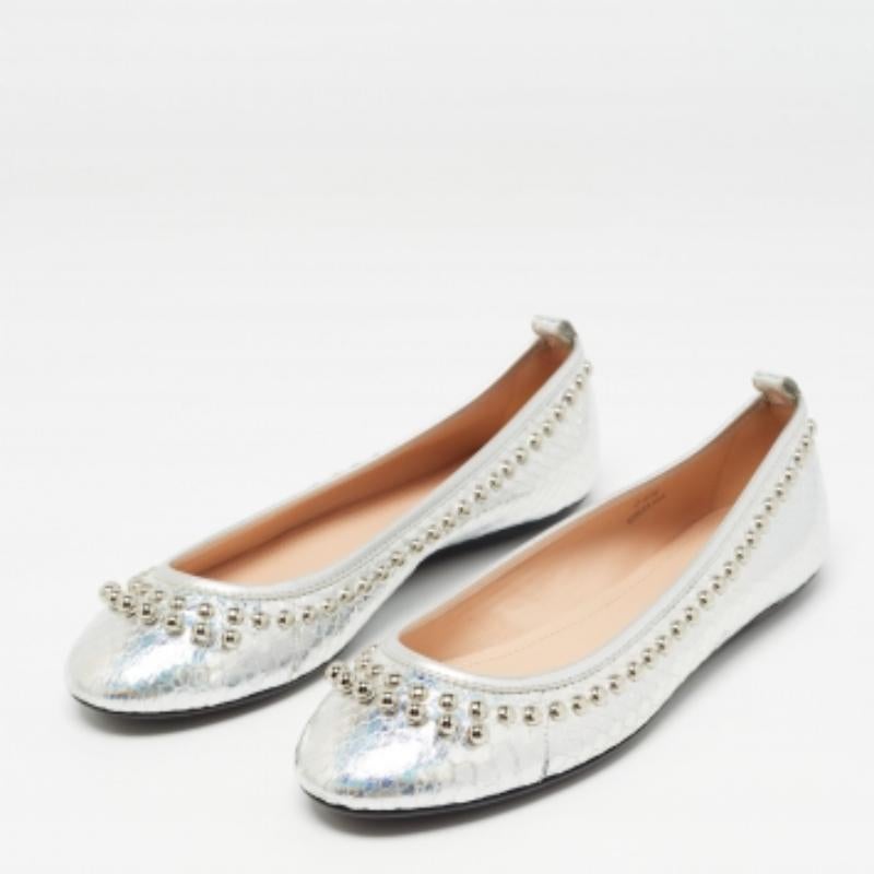 Tod's Silver Snakeskin Embossed Leather Studded Ballet Flats Size 35.5 en vente 3