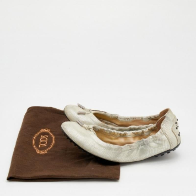 Beige Tod's Ballerine con fiocco in pelle nabuk testurizzata argento Taglia 39,5 in vendita