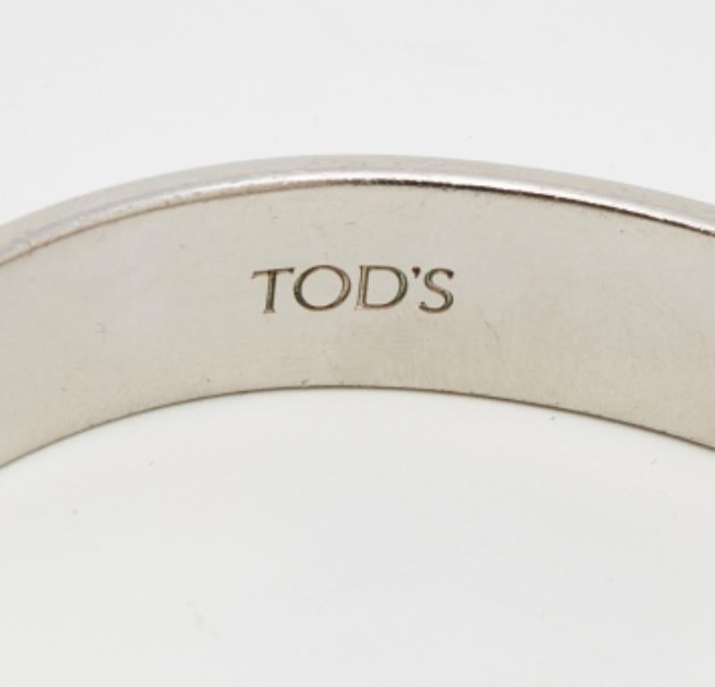 Tod's Silver Tone Green Embossed Leather Studded Narrow Cuff Bracelet In Good Condition For Sale In Dubai, Al Qouz 2