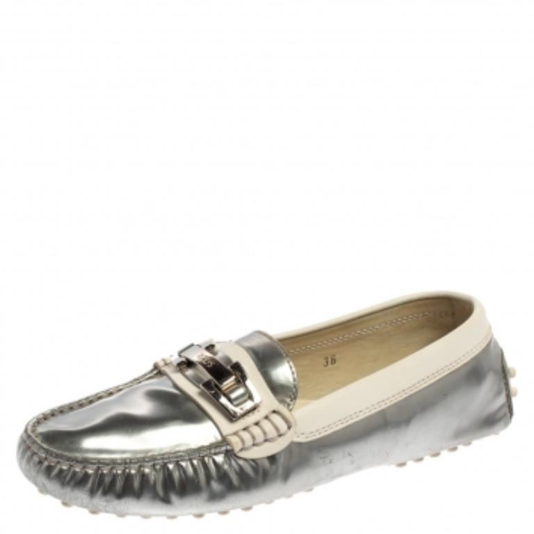 Gray Tod's Silver/White Patent and Leather Logo Buckle Loafers Size 36 For Sale