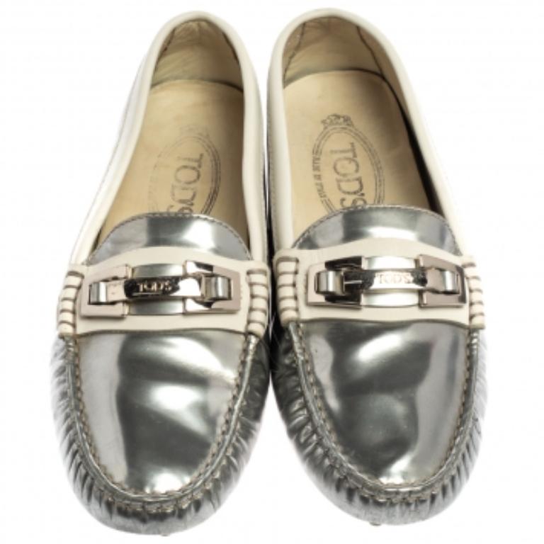 Tod's Silver/White Patent and Leather Logo Buckle Loafers Size 36 For Sale 2