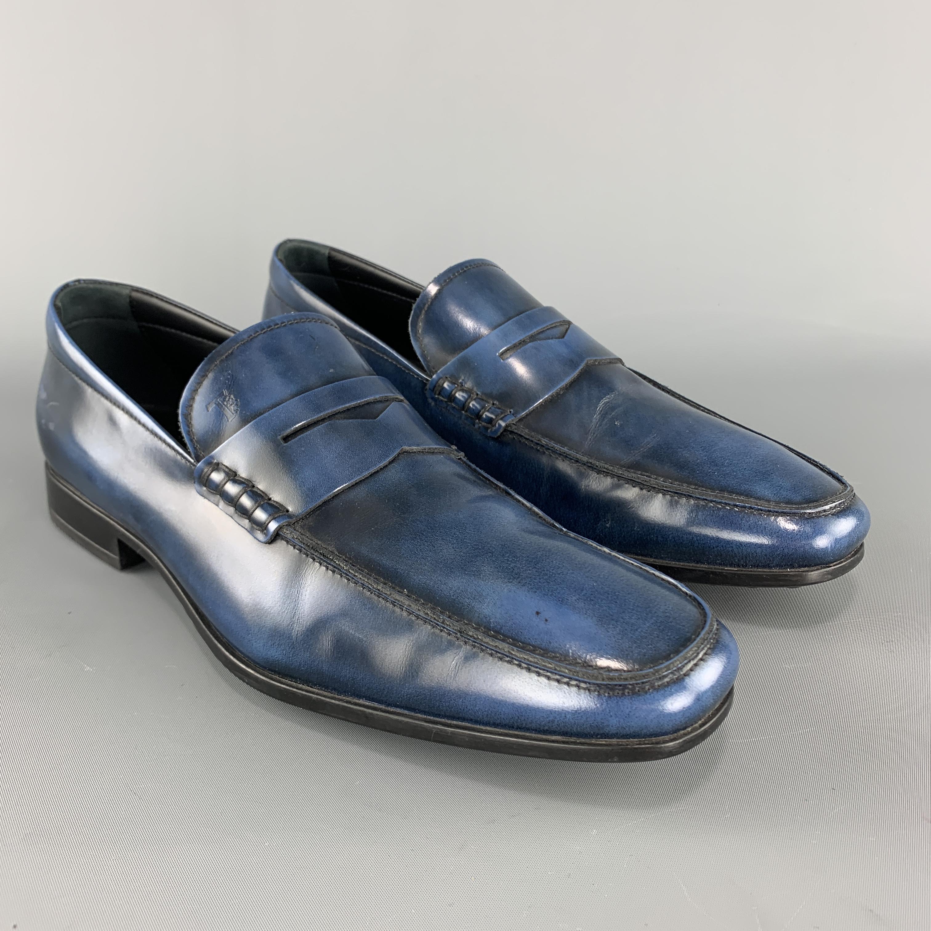 TOD'S loafers come in blue antique effect leather with an apron toe, and penny strap. Made in Italy.

Excellent Pre-Owned Condition.
Marked: UK 9

Outsole: 11.75 x 4 in.