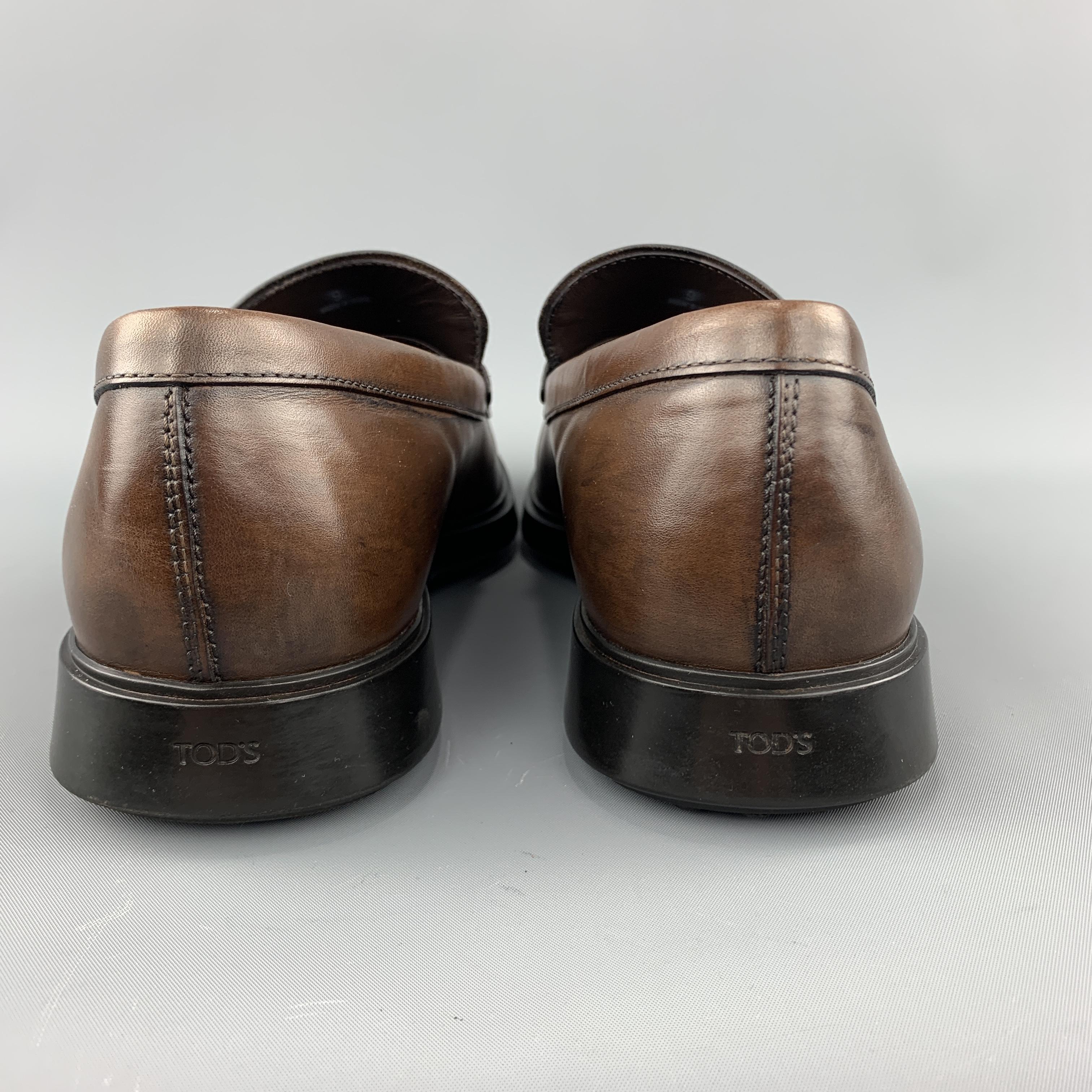 TOD'S Size 10 Brown Solid Leather Slip On Rubber Sole Penny Loafers In Excellent Condition In San Francisco, CA