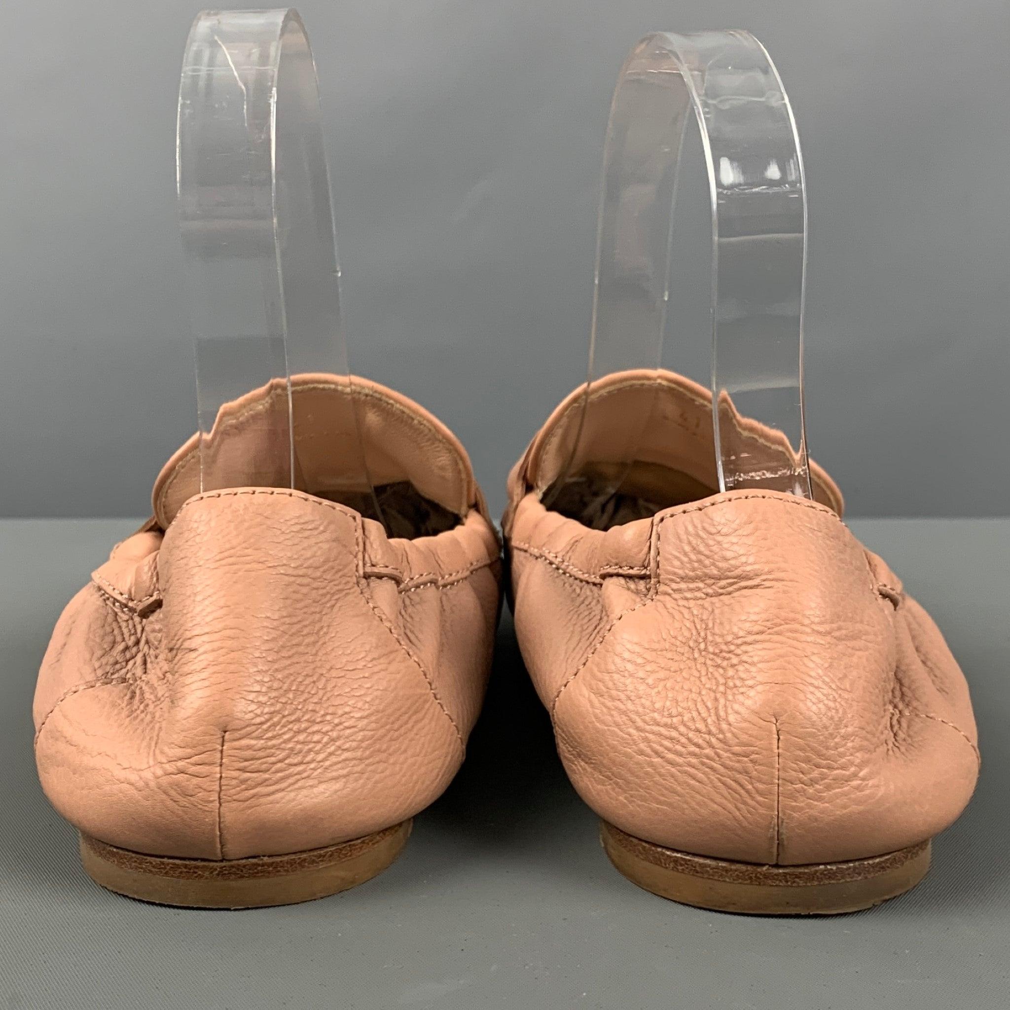 TOD'S Size 11 Beige Leather Flats In Good Condition For Sale In San Francisco, CA