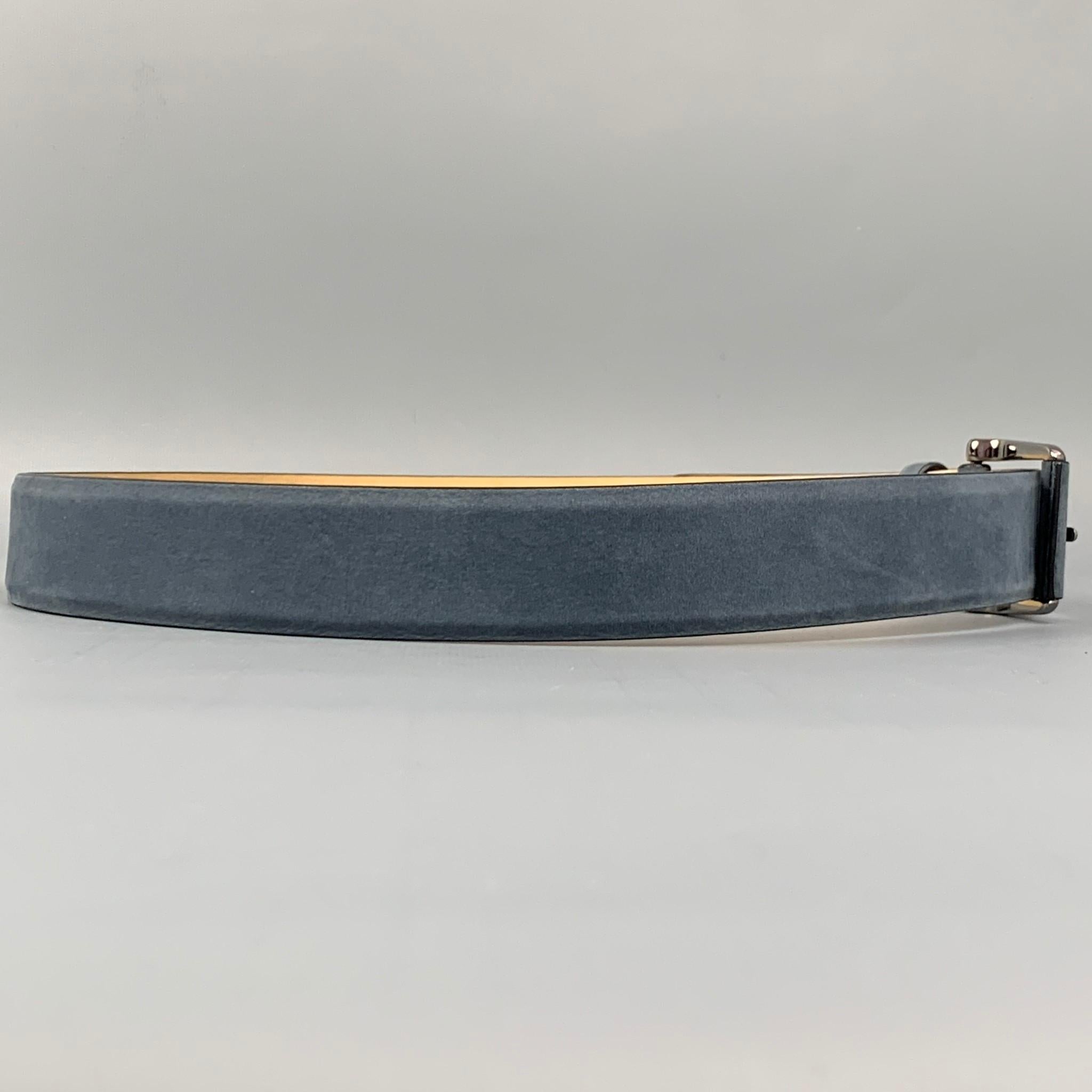 TOD'S belt comes in a blue suede with a silver tones buckle closure. Made in Italy. 

Very Good Pre-Owned Condition.
Marked: 90 EO 27
Original Retail Price: $425.00

Length: 41.5 in.
Width: 1.5 in.
Fits: 34 in. - 38 in.
Buckle: 1.5 in. 