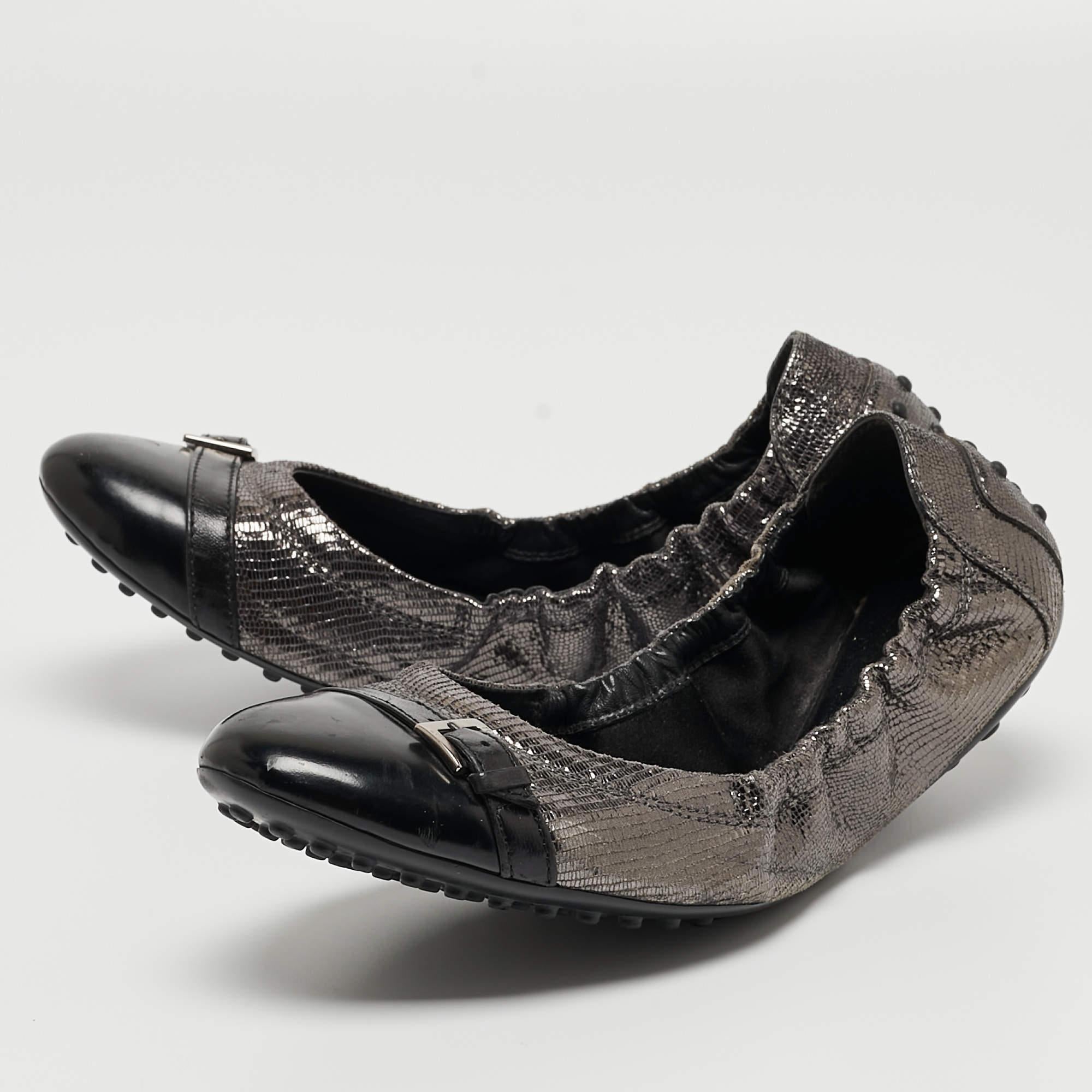 Complete your look by adding these Tod's ballet flats to your lovely wardrobe. They are crafted skilfully to grant the perfect fit and style.