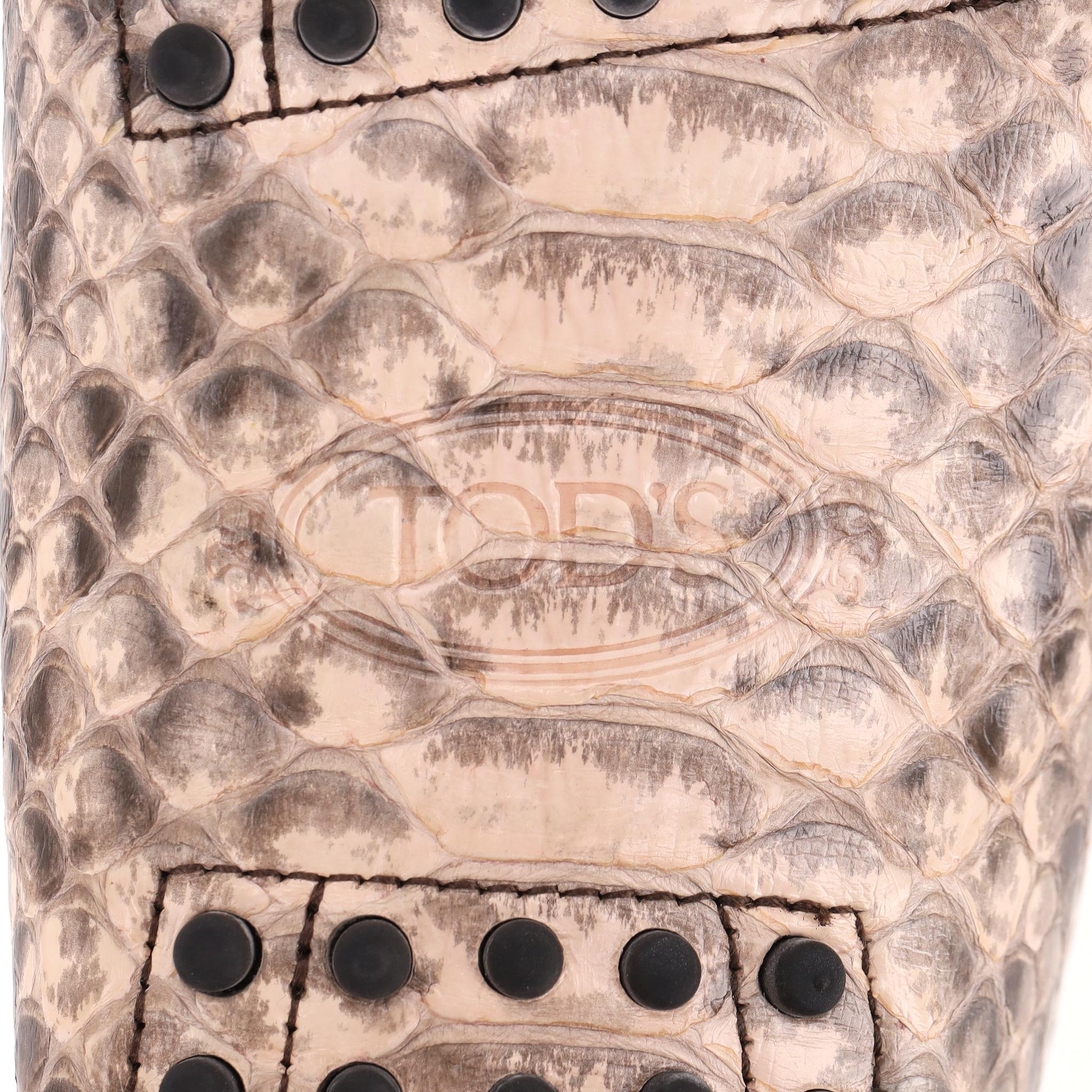 Mocassini in pelle con stampa a serpente di Tod's in vendita 4