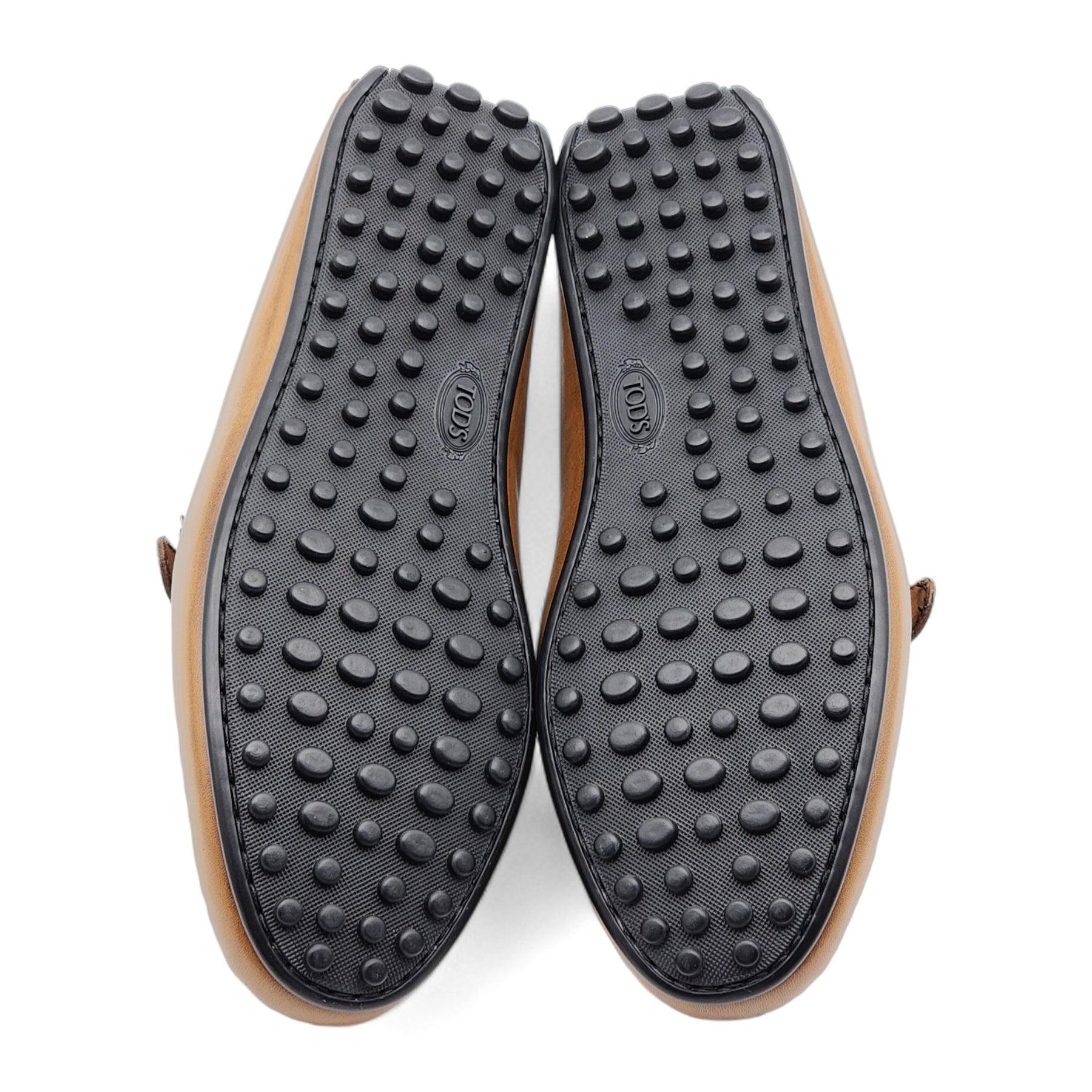 Tod's T Timeless City Gommino Leather Driving Shoes in Brown In Excellent Condition For Sale In Los Angeles, CA