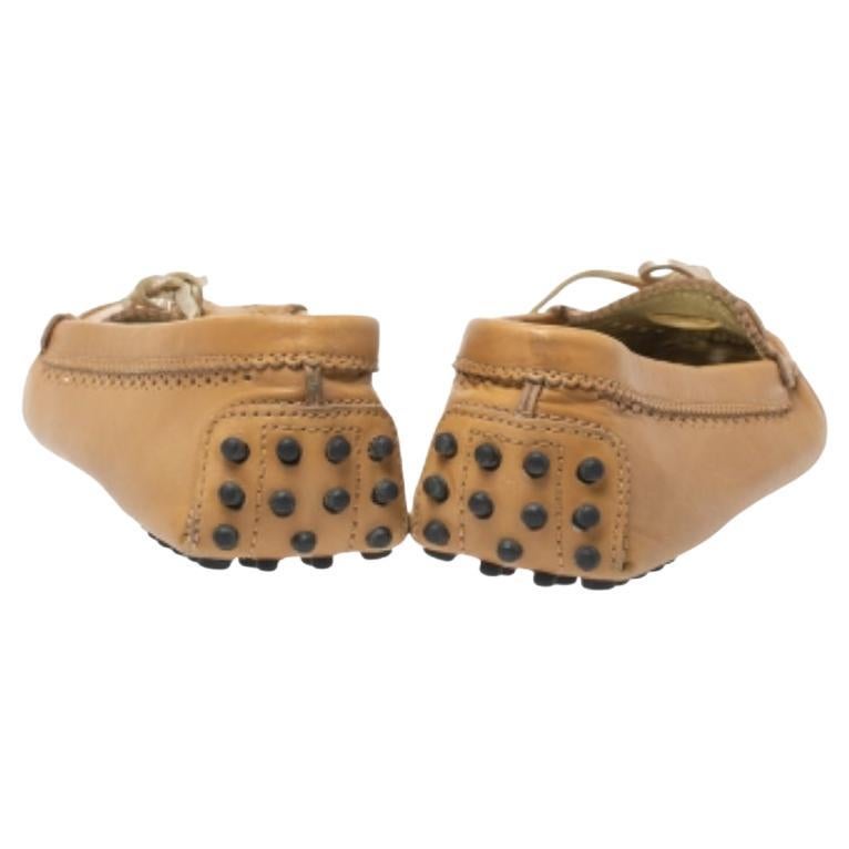 Stylish and super comfortable, this pair of loafers by Tod's will make a great addition to your shoe collection. They have been crafted from leather with perforated details and styled with bows on the uppers. Leather insoles and pebbled outsoles