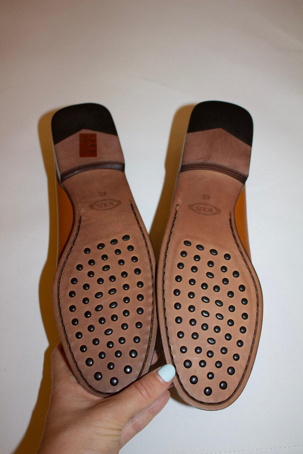 Tods Tane Leather Penny Loafers In Excellent Condition For Sale In London, GB