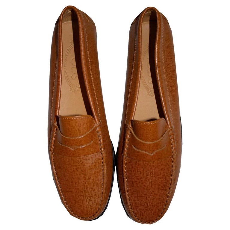 Tods Tane Leather Penny Loafers For Sale at 1stDibs display picture 2