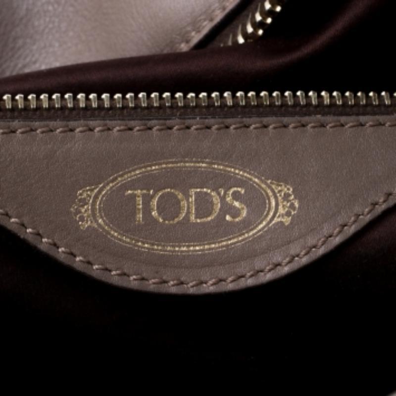 Tod's Taupe/Burgundy Pelle D & A Style Medium Tote In condizioni discrete in vendita a Dubai, Al Qouz 2