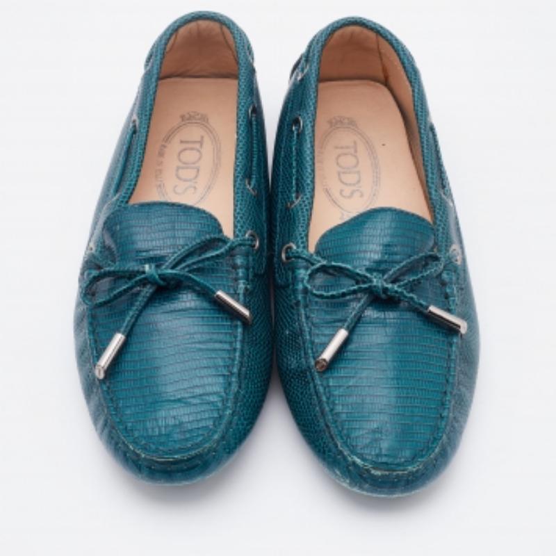 Pratiques, à la mode et durables, ces mocassins de créateurs sont conçus avec soin pour accompagner votre style quotidien. Ils sont fabriqués à l'aide des meilleurs matériaux pour être un achat de premier ordre.