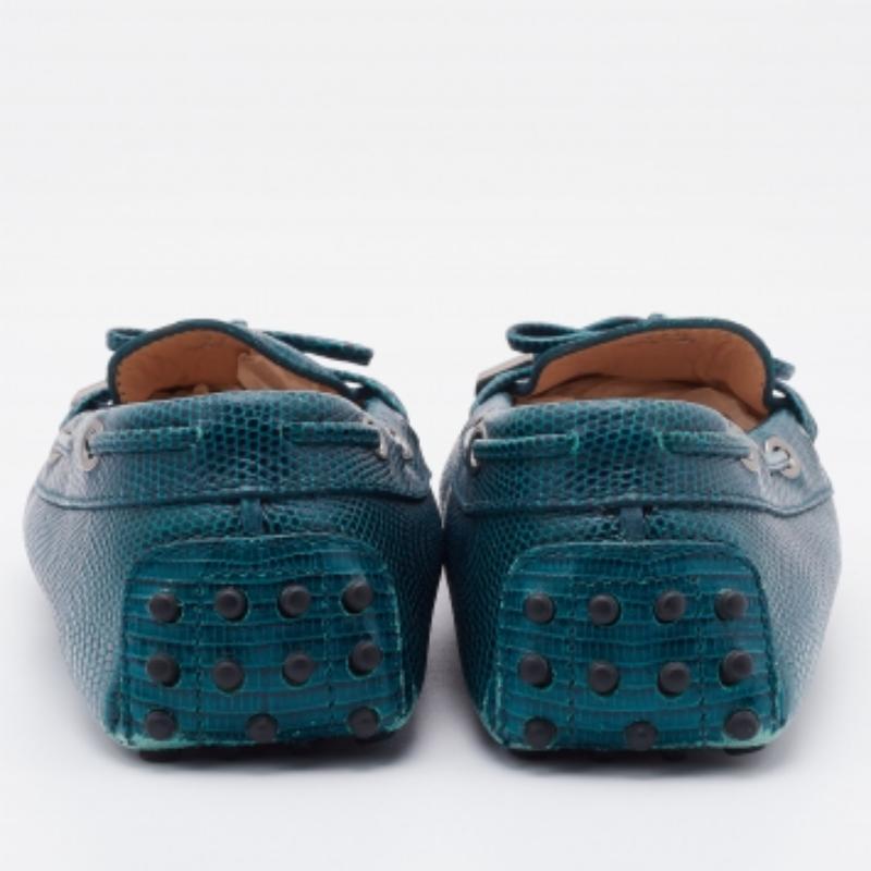 Tod's - Mocassins à enfiler en cuir avec nœud en forme de lézard - Bleu sarcelle - Taille 37,5 Pour femmes en vente