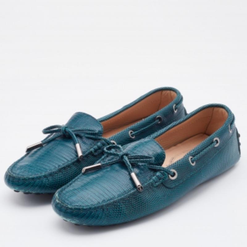 Tod's - Mocassins à enfiler en cuir avec nœud en forme de lézard - Bleu sarcelle - Taille 37,5 en vente 2