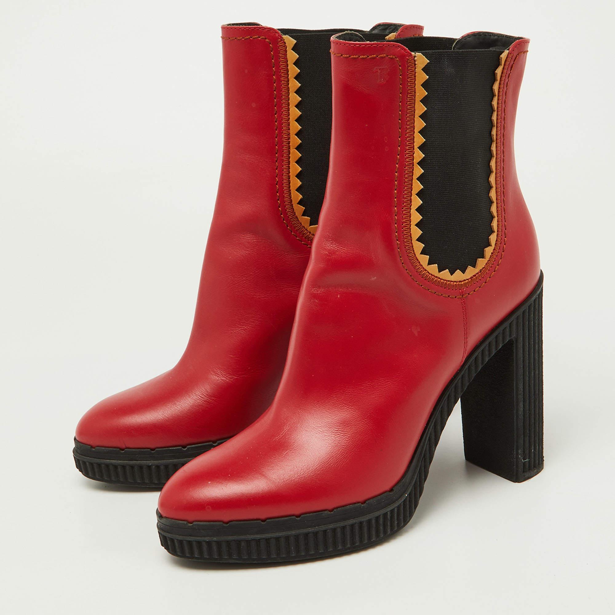 Meticulously designed into a smart silhouette, these boots are on-point with style. They come with comfortable insoles and durable outsoles to last you forever. These boots are just amazing, and you definitely need to get them right away.