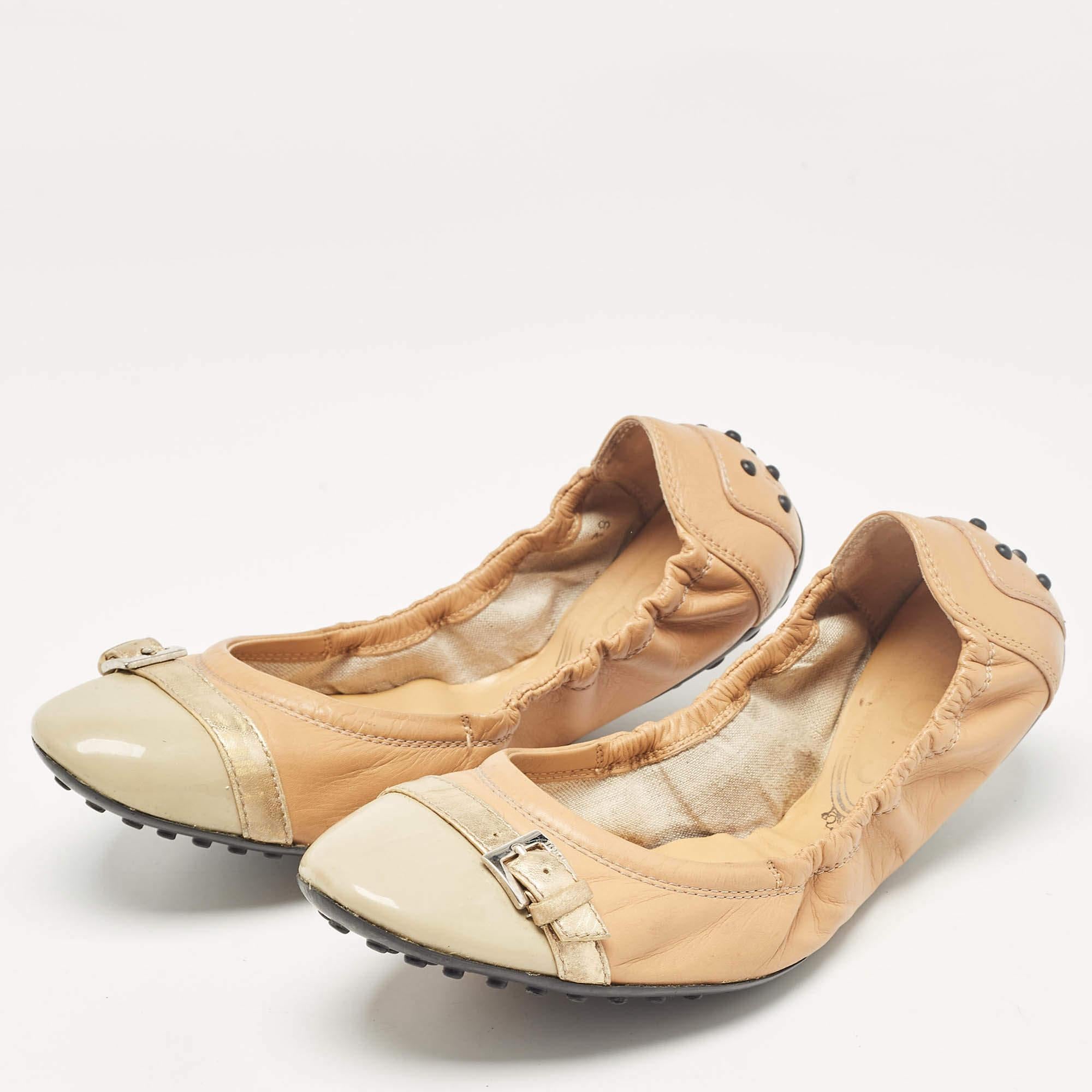 These ballet flats from Tods are here to impress you with their style and design The tricolor flats are crafted from leather and feature cap toes. They are styled with silver tone buckled straps on the uppers and come equipped with comfortable