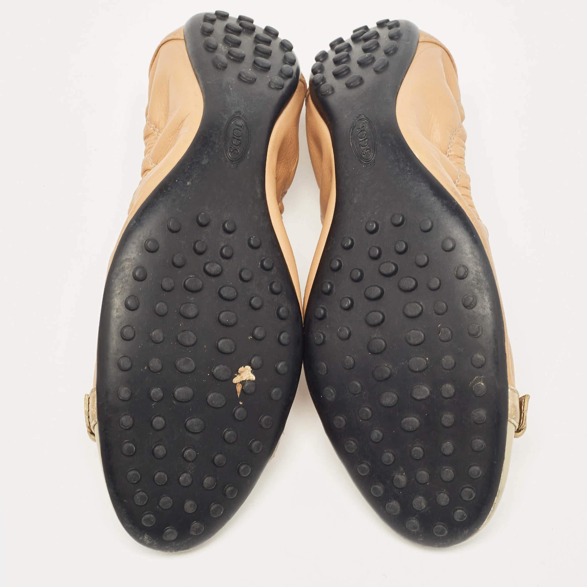 Tod's Tricolor Leather Buckle Detail Scrunch Ballet Flats Size 38 For Sale 3
