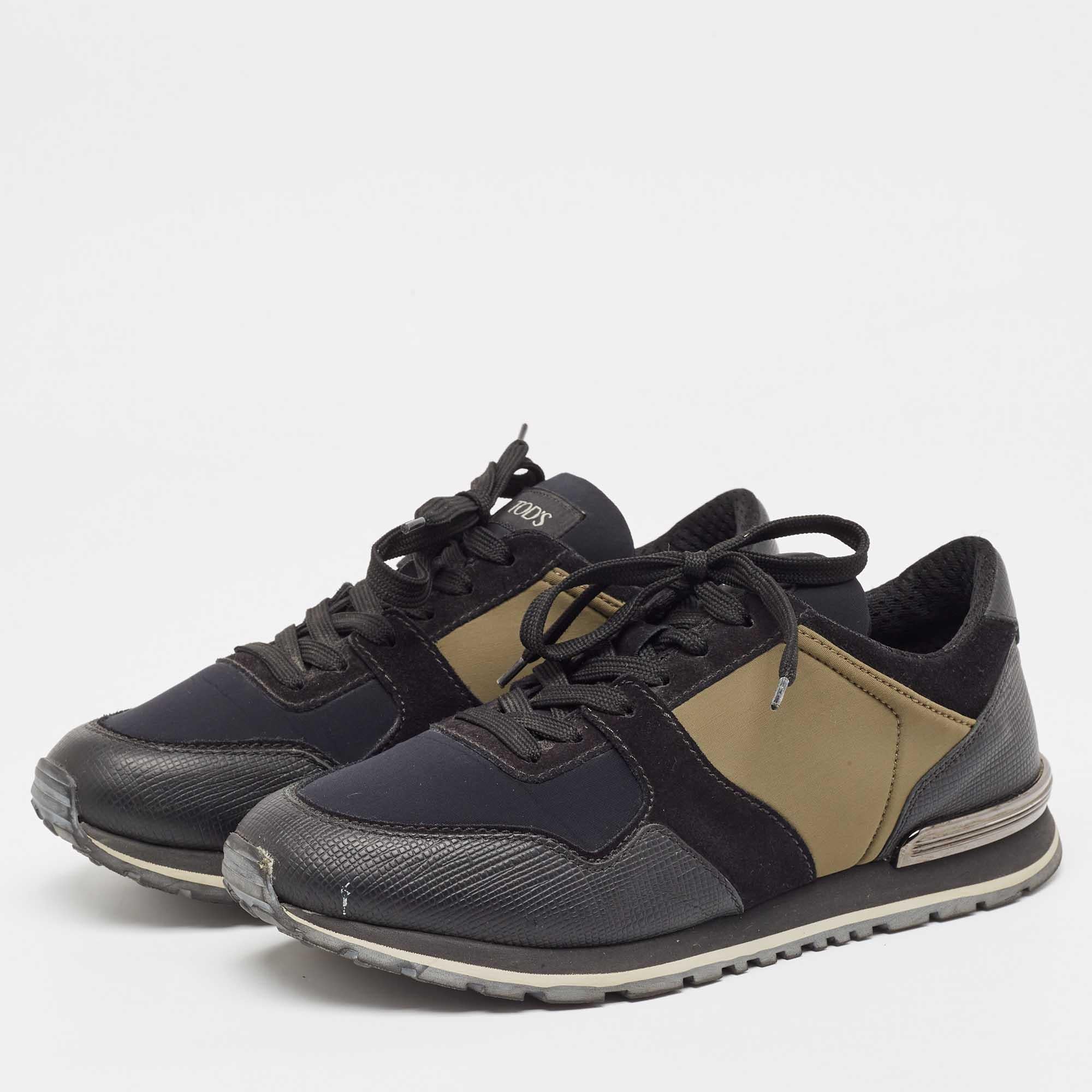 Give your outfit a luxe update with this pair of Tods sneakers. The shoes are sewn perfectly to help you make a statement in them for a long time.