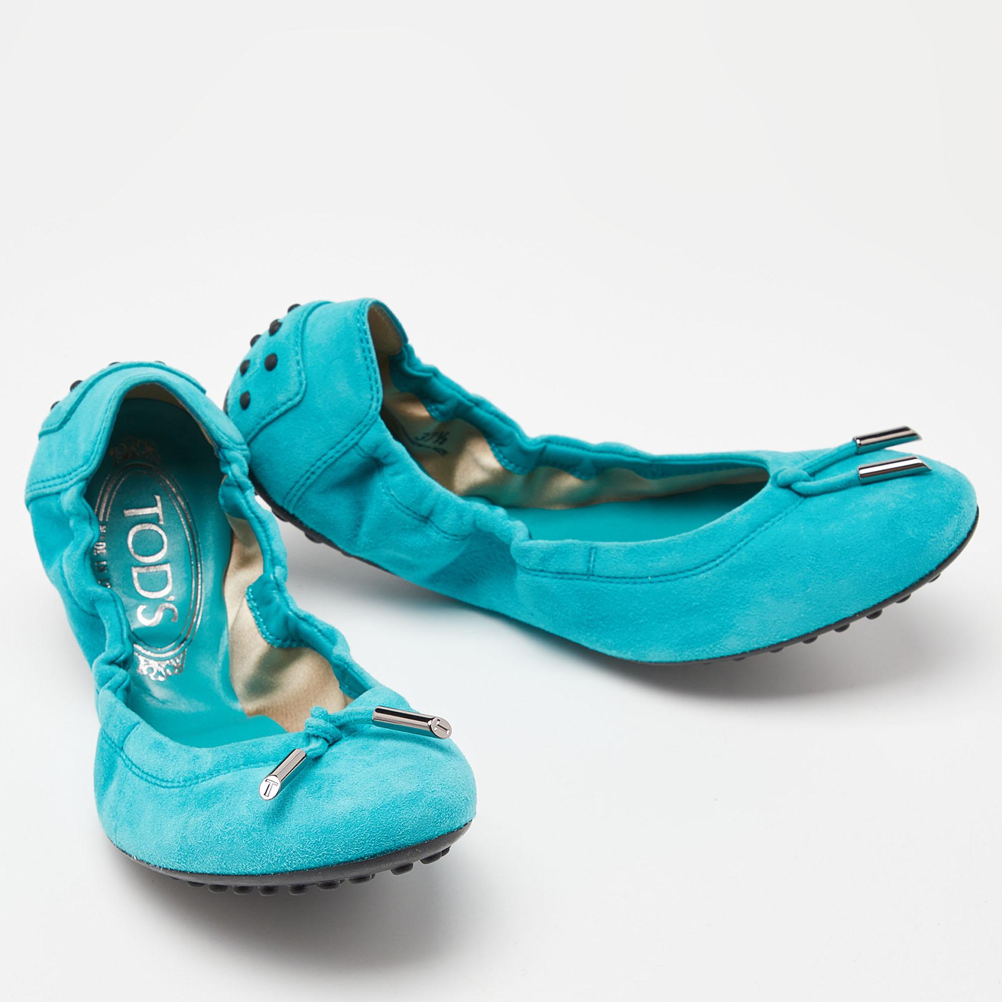 Tod's Turquoise Suede Scrunch Ballet Flats Size 37.5 In Fair Condition For Sale In Dubai, Al Qouz 2