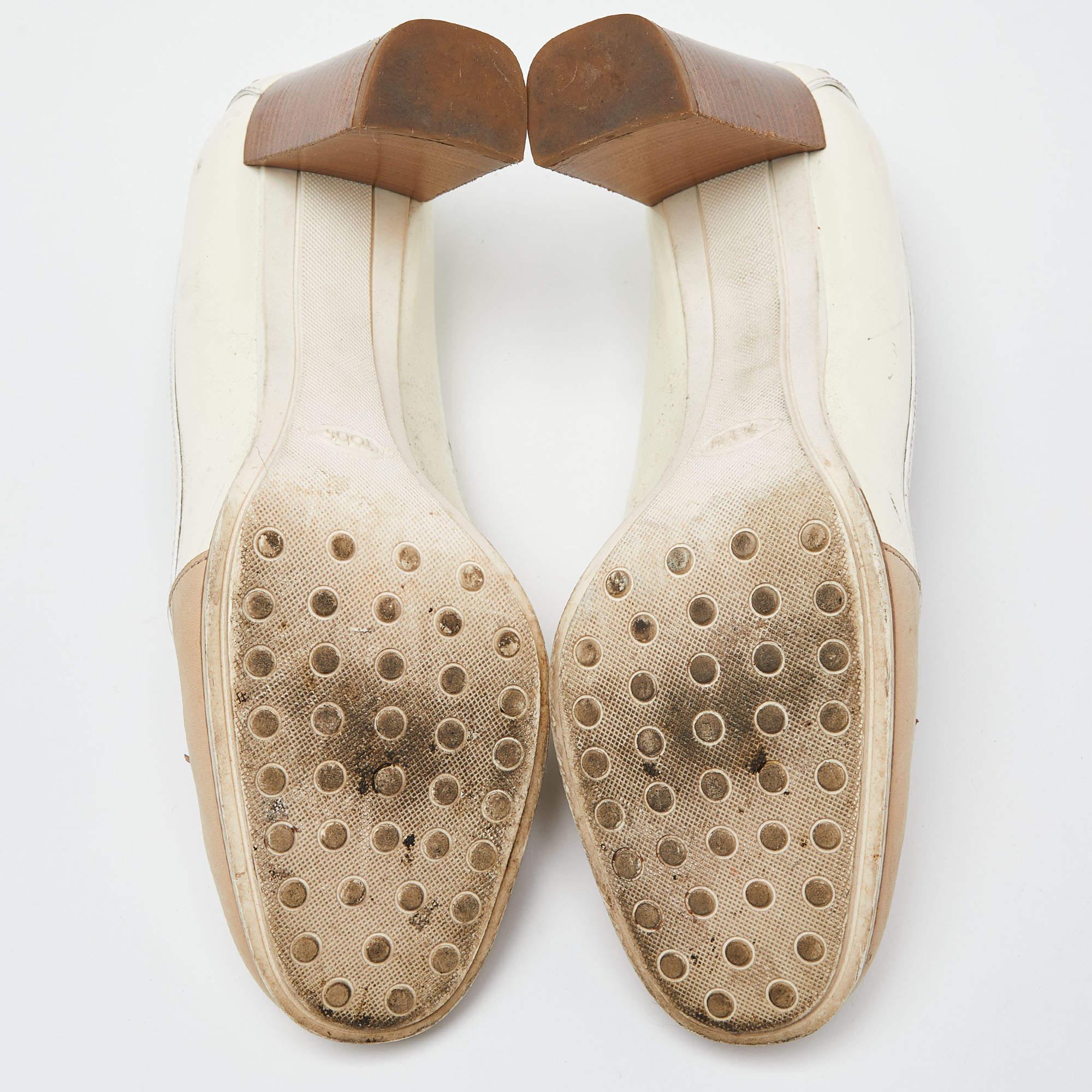 Bombas Tod's con tacón bloque de charol y piel beige bicolor talla 38 en venta 1