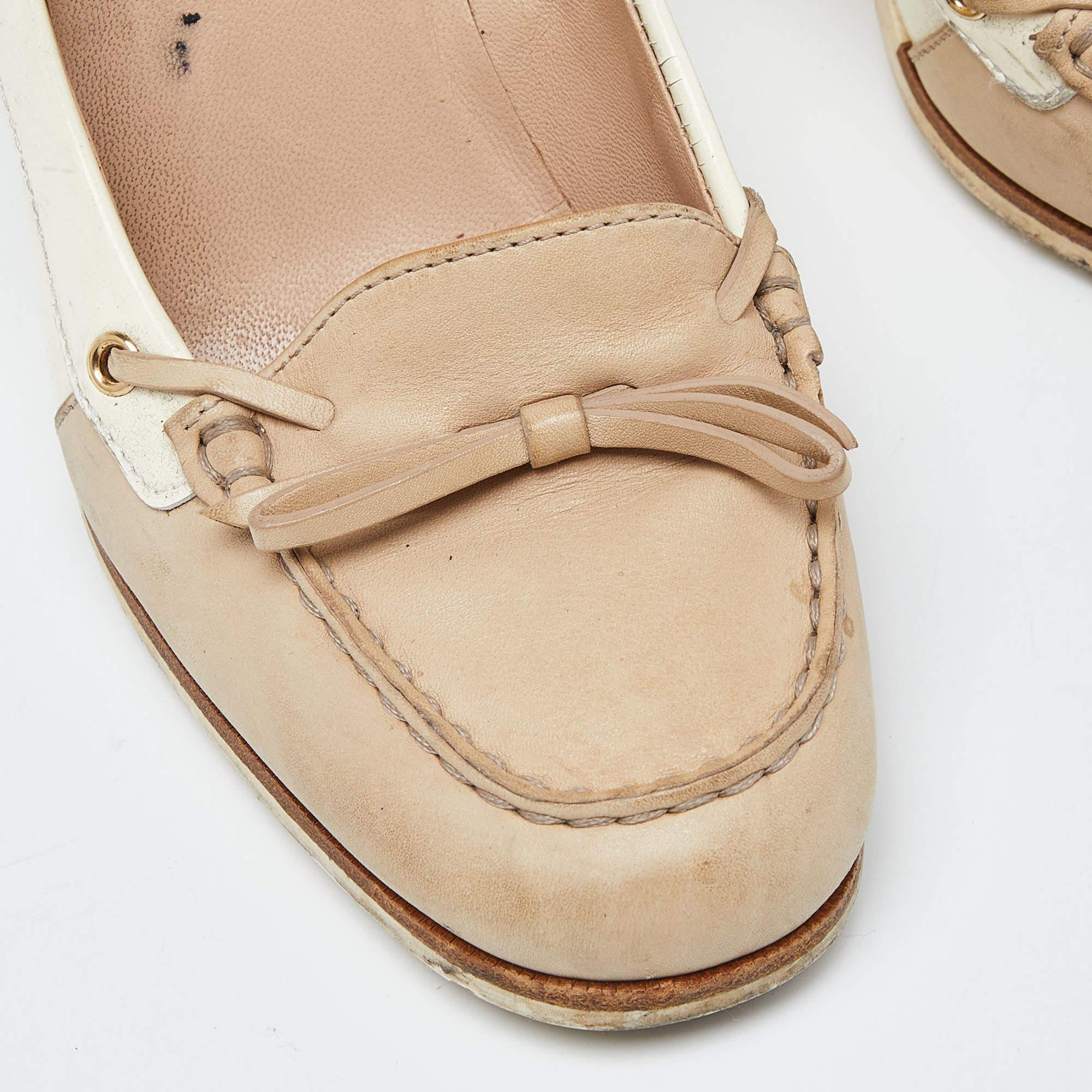 Bombas Tod's con tacón bloque de charol y piel beige bicolor talla 38 en venta 2